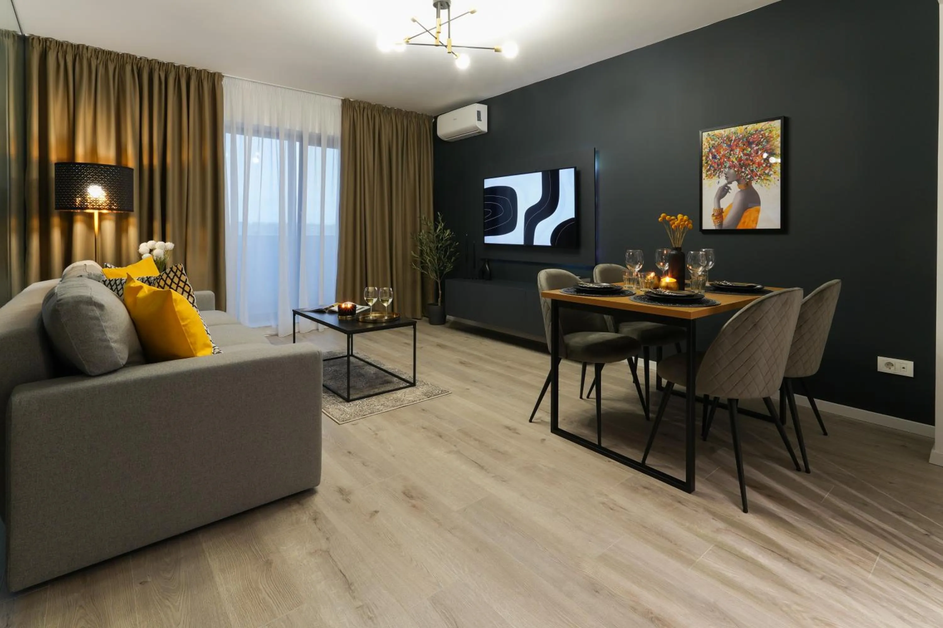 TV and multimedia in Luca - Luxury Park-View Apt with Balcony & Parking