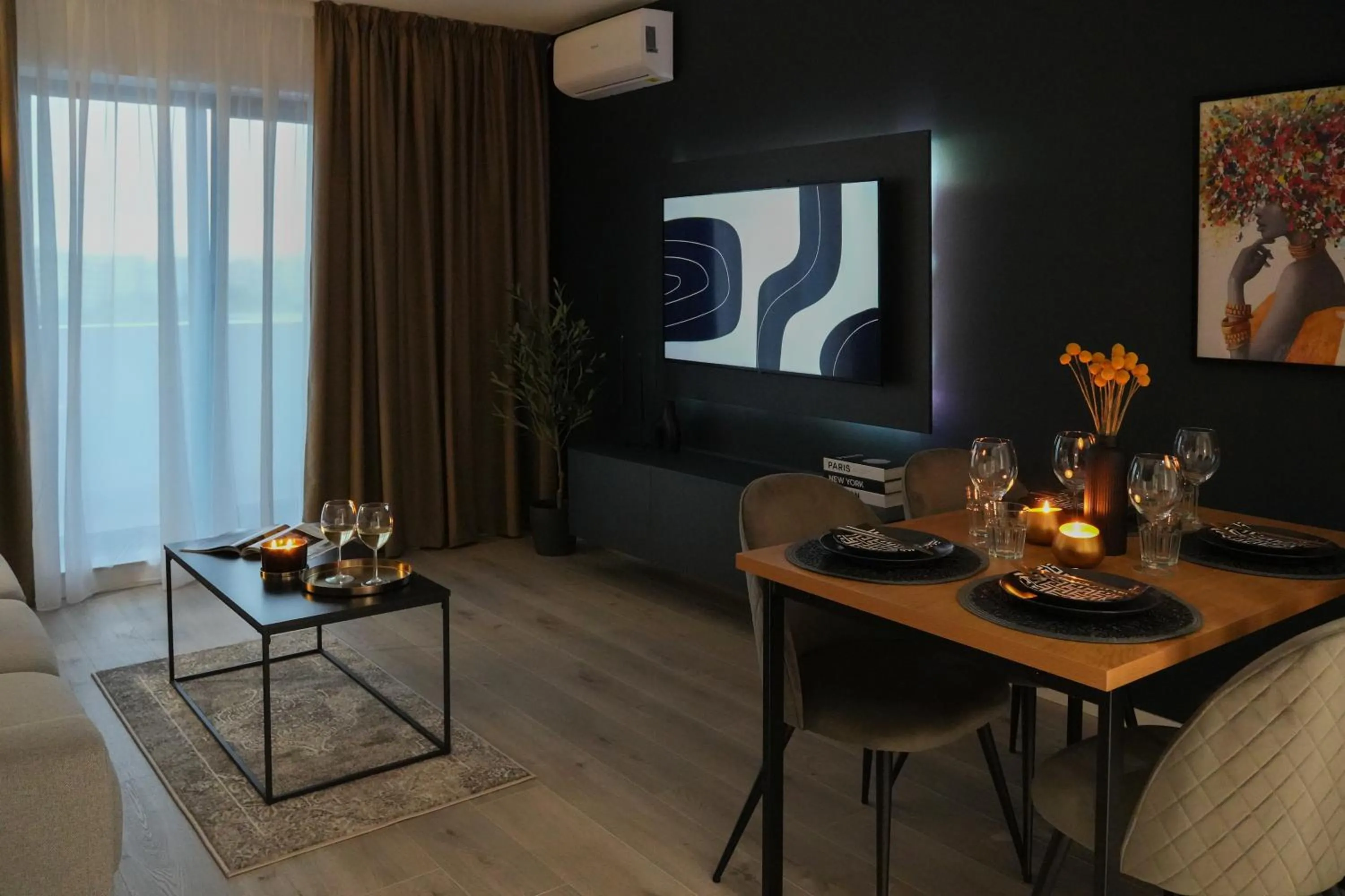 TV and multimedia in Luca - Luxury Park-View Apt with Balcony & Parking