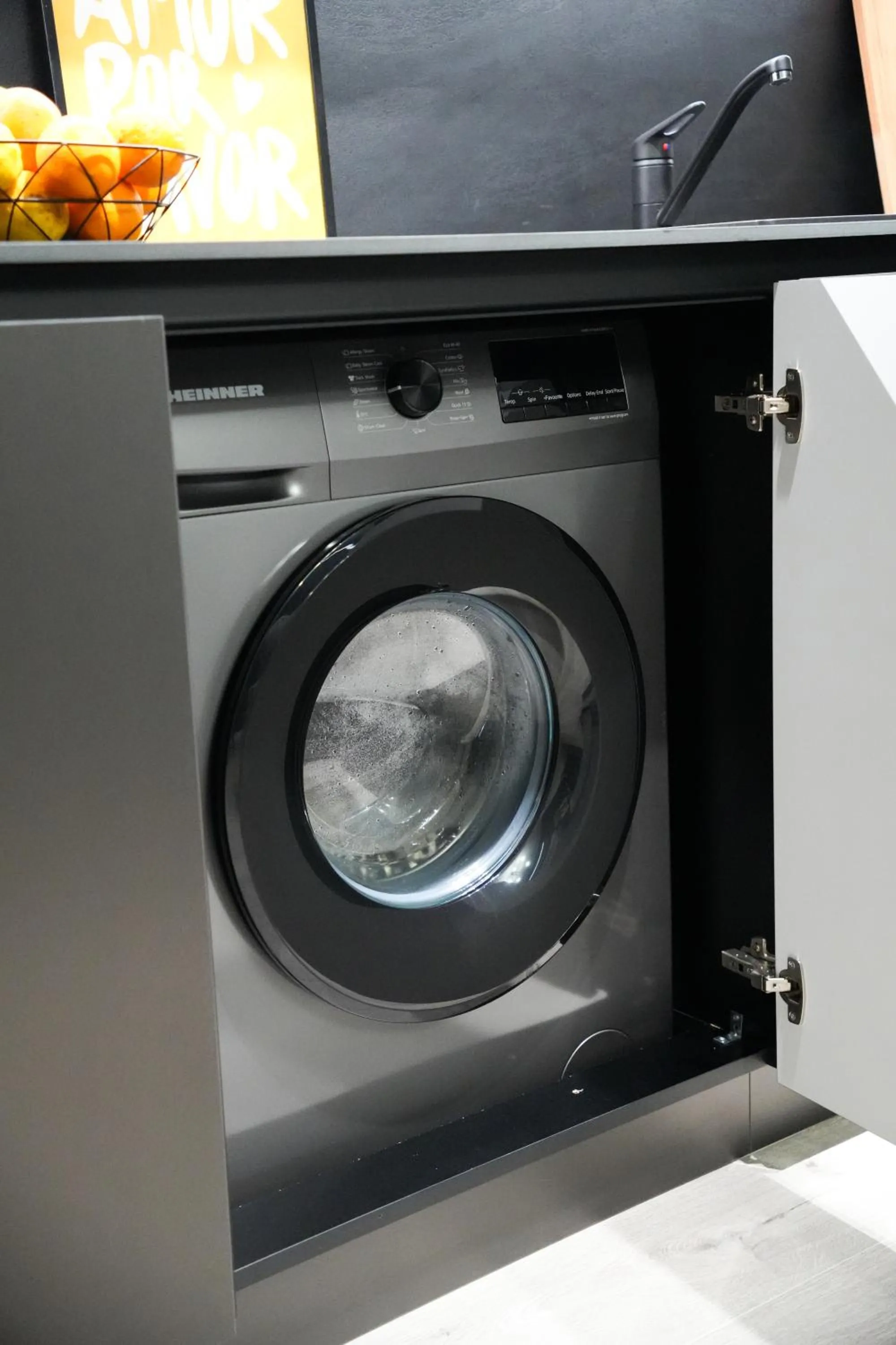 washing machine in Luca - Luxury Park-View Apt with Balcony & Parking