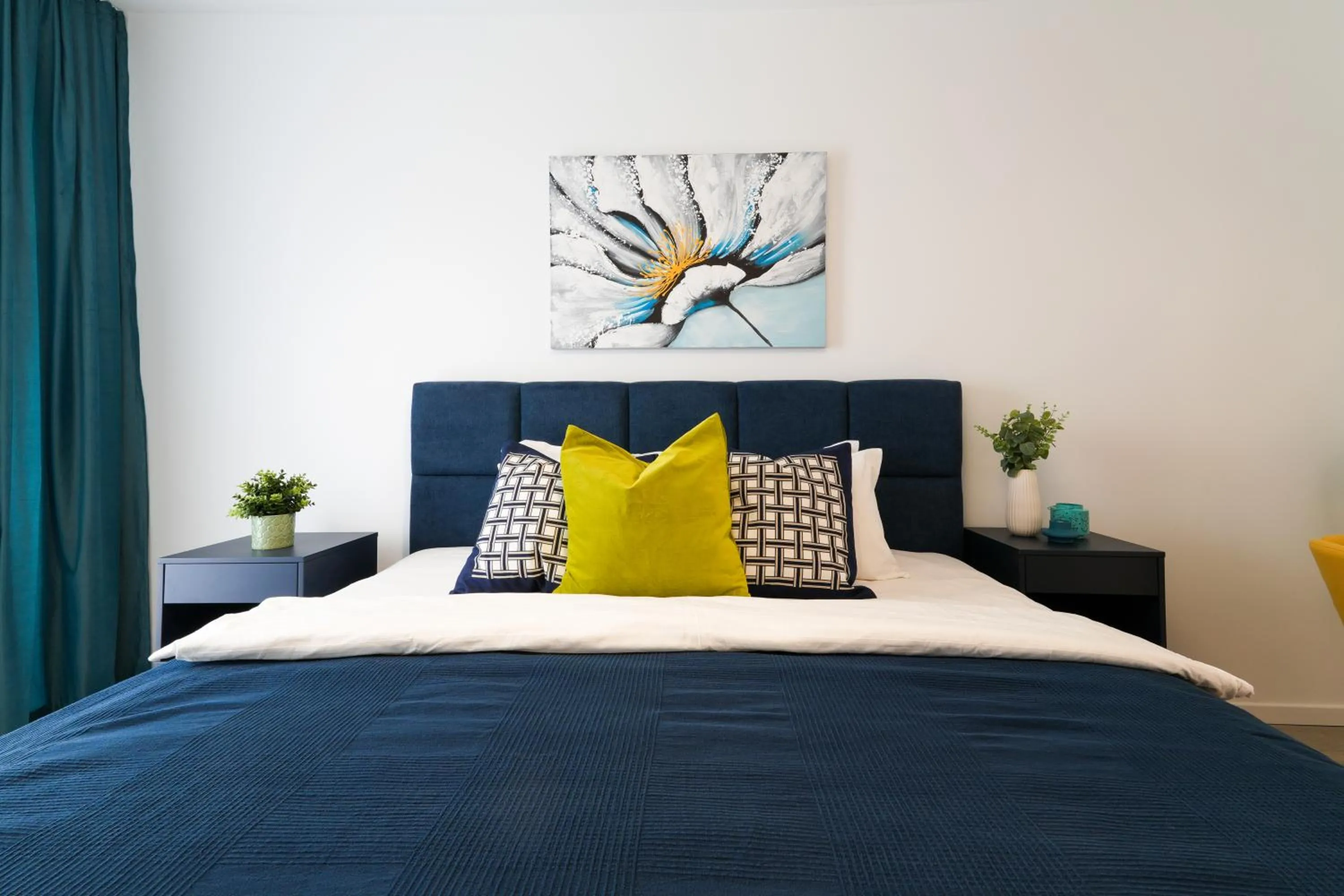 Bedroom, Bed in Luca - Luxury Park-View Apt with Balcony & Parking