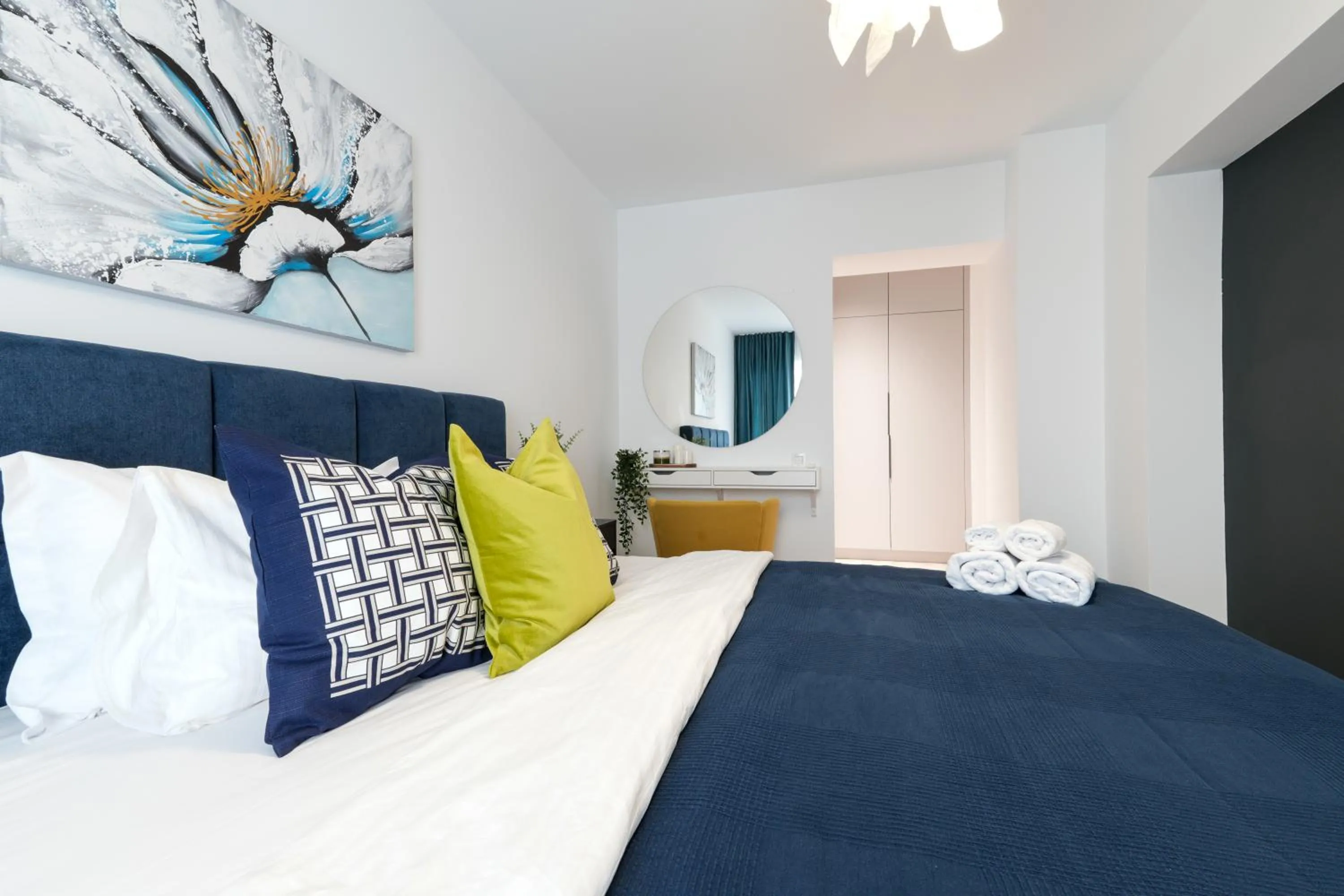 Bedroom, Bed in Luca - Luxury Park-View Apt with Balcony & Parking