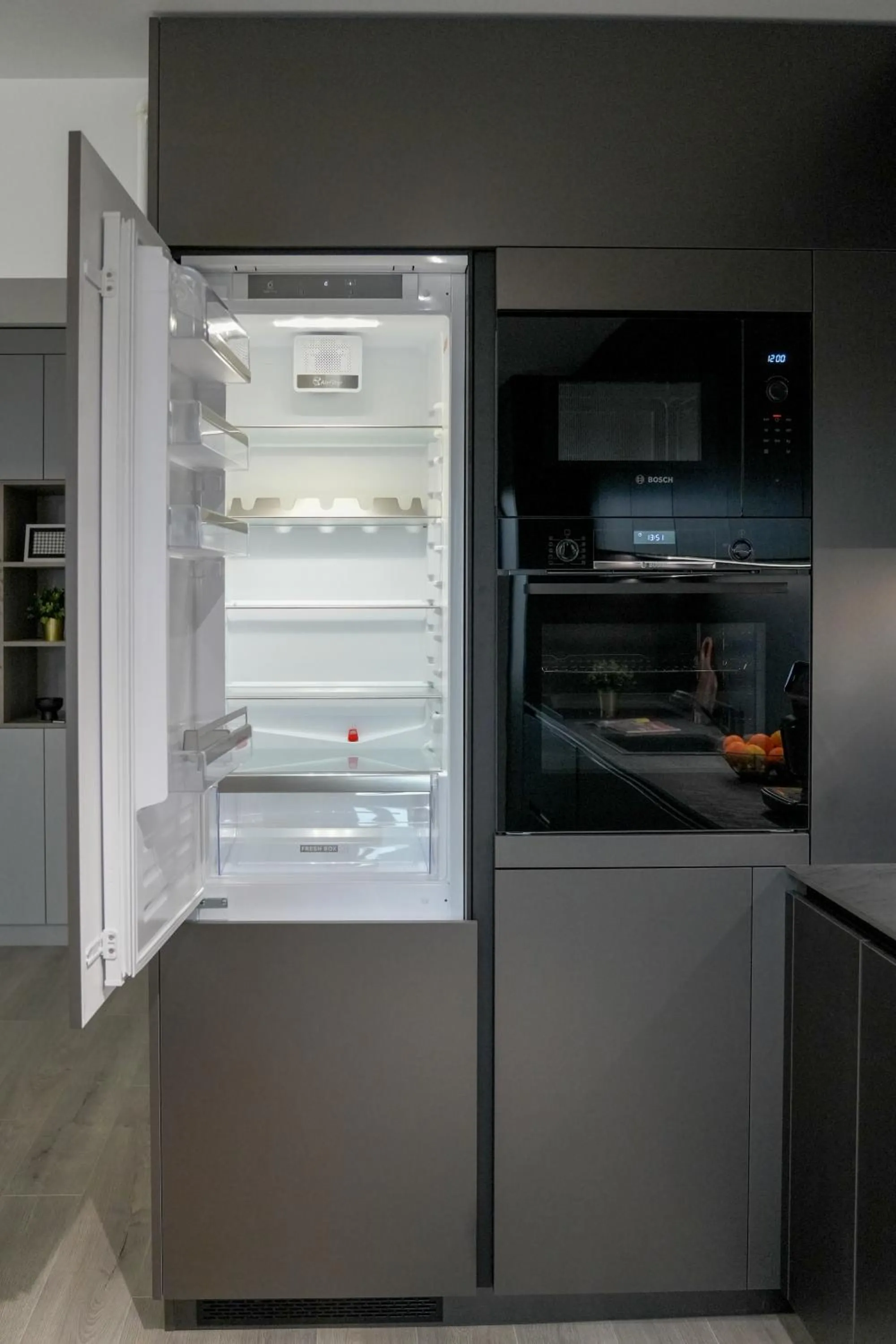 Kitchen or kitchenette in Luca - Luxury Park-View Apt with Balcony & Parking