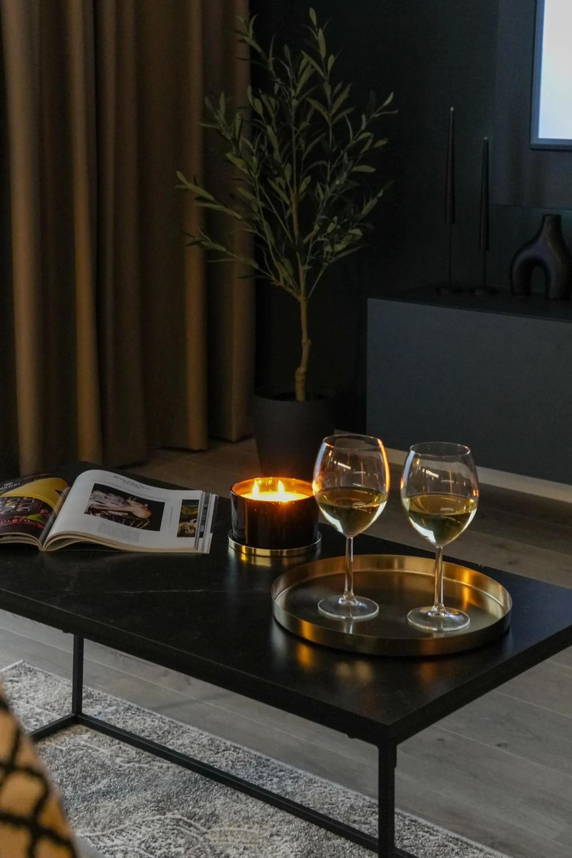 Living room in Luca - Luxury Park-View Apt with Balcony & Parking