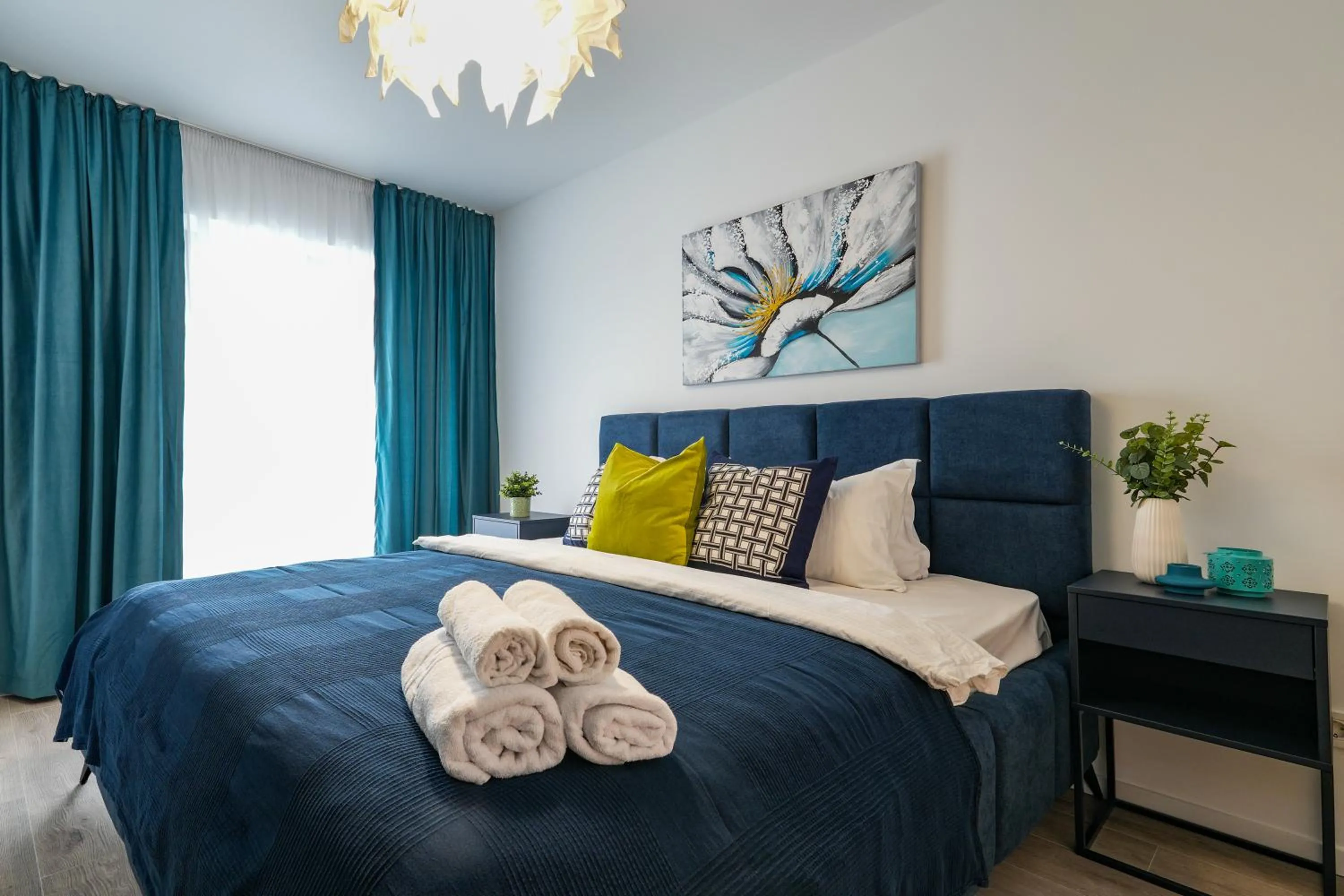 Bedroom, Bed in Luca - Luxury Park-View Apt with Balcony & Parking