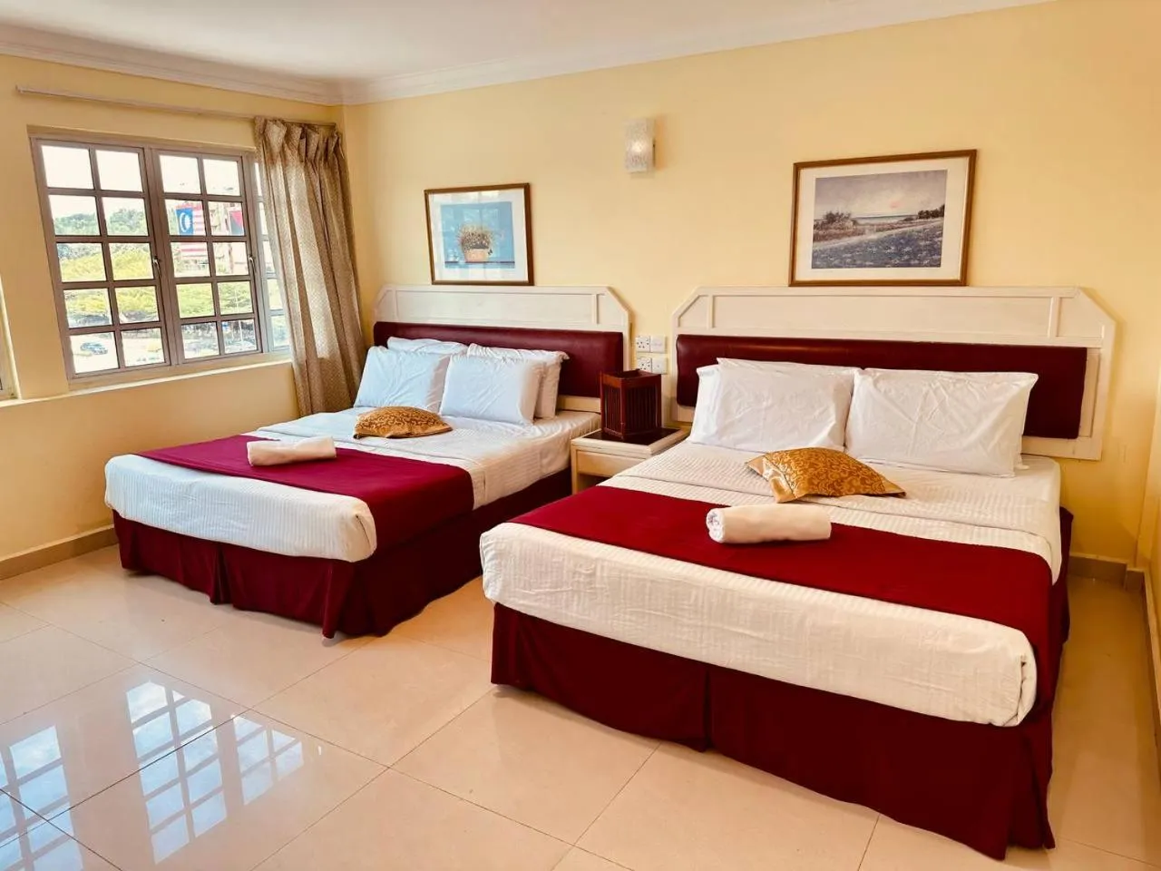 Bed in Carlton Hotel Seremban - Next to Terminal Bus Station