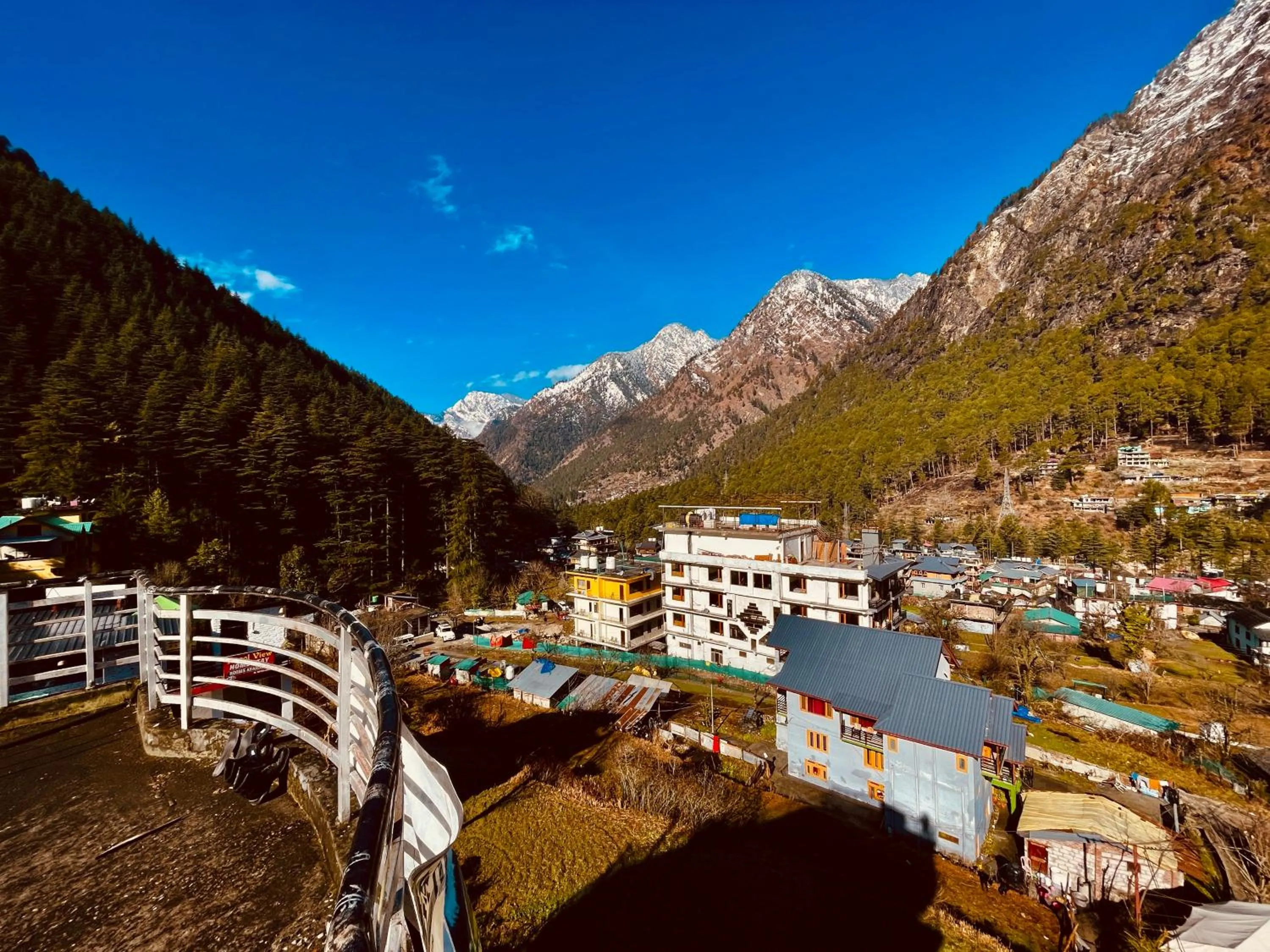 Mountain view in Jungle by sturmfrei Kasol