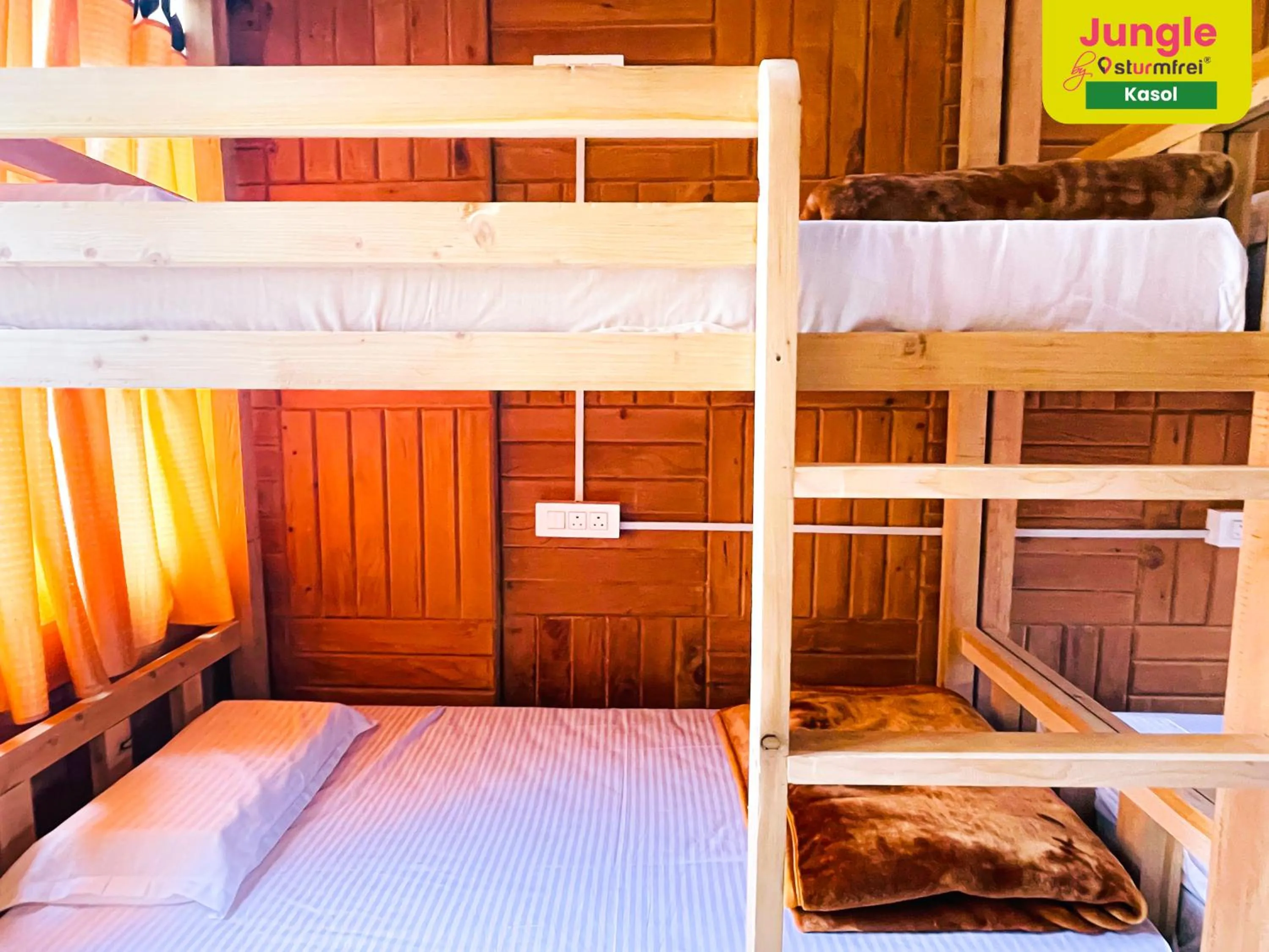 Bed in Jungle by sturmfrei Kasol