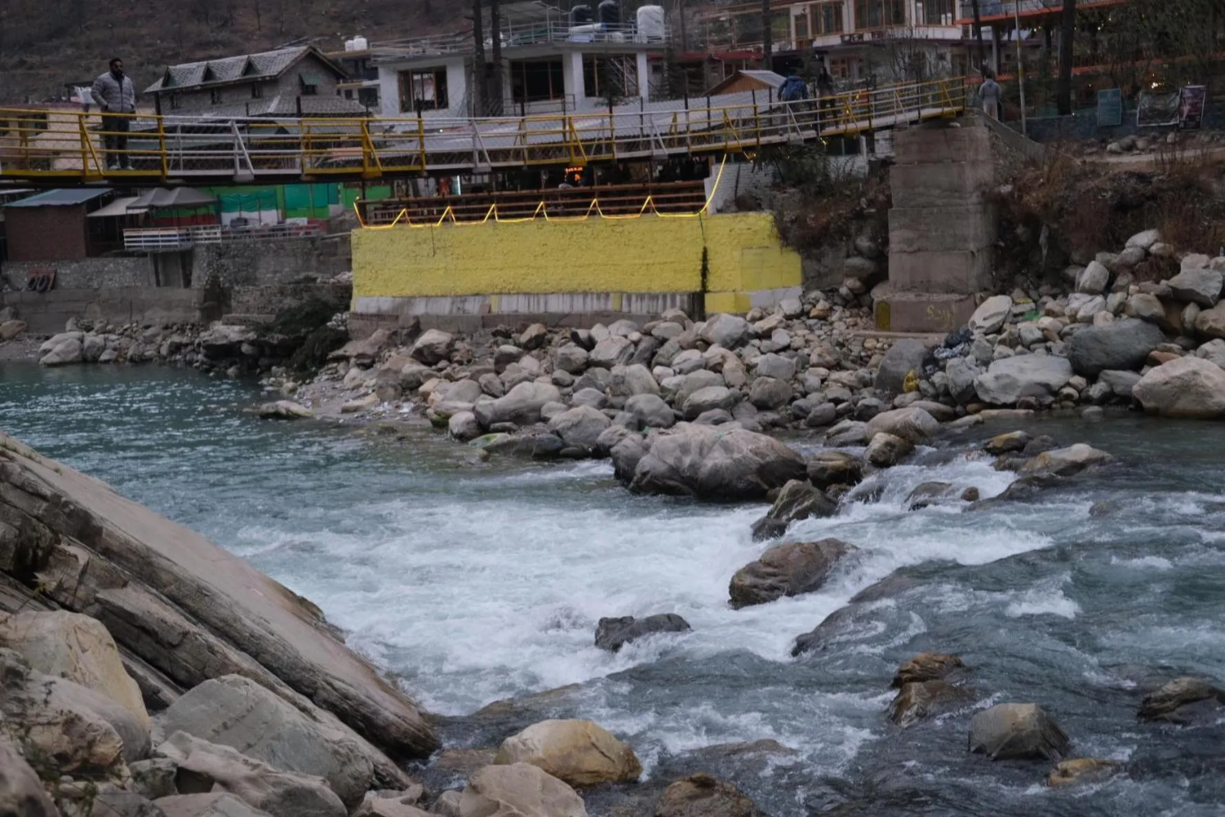 Neighbourhood in Jungle by sturmfrei Kasol