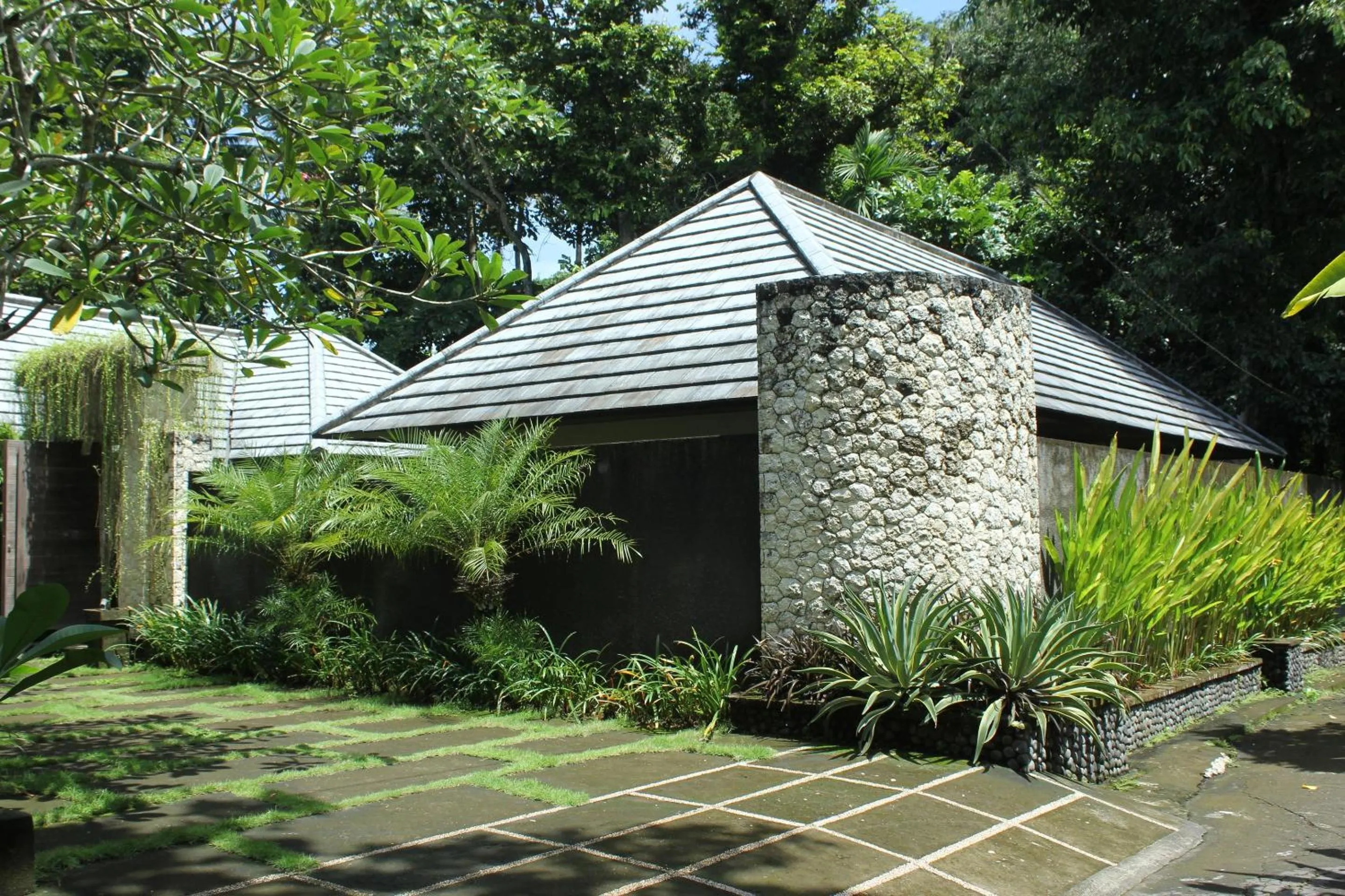 Facade/entrance in Belvilla Dhyana Kutir Seseh Beach