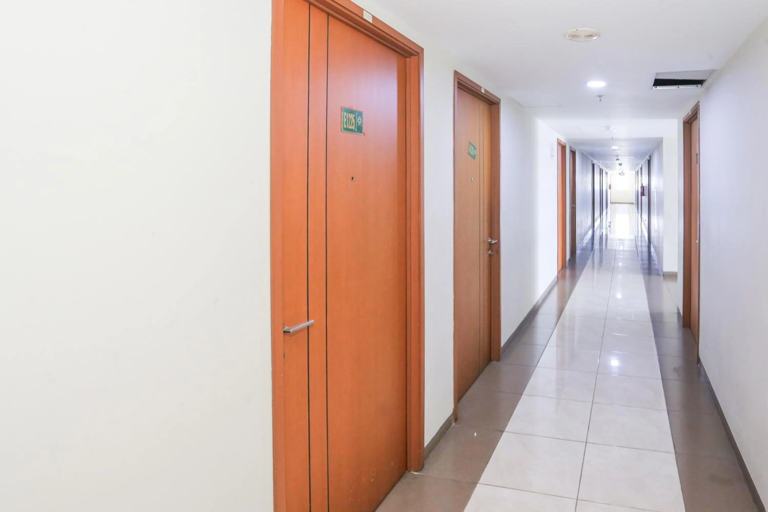 Lobby or reception in Hotel O Ciputat Near Apartment Green Lake View Ciputat