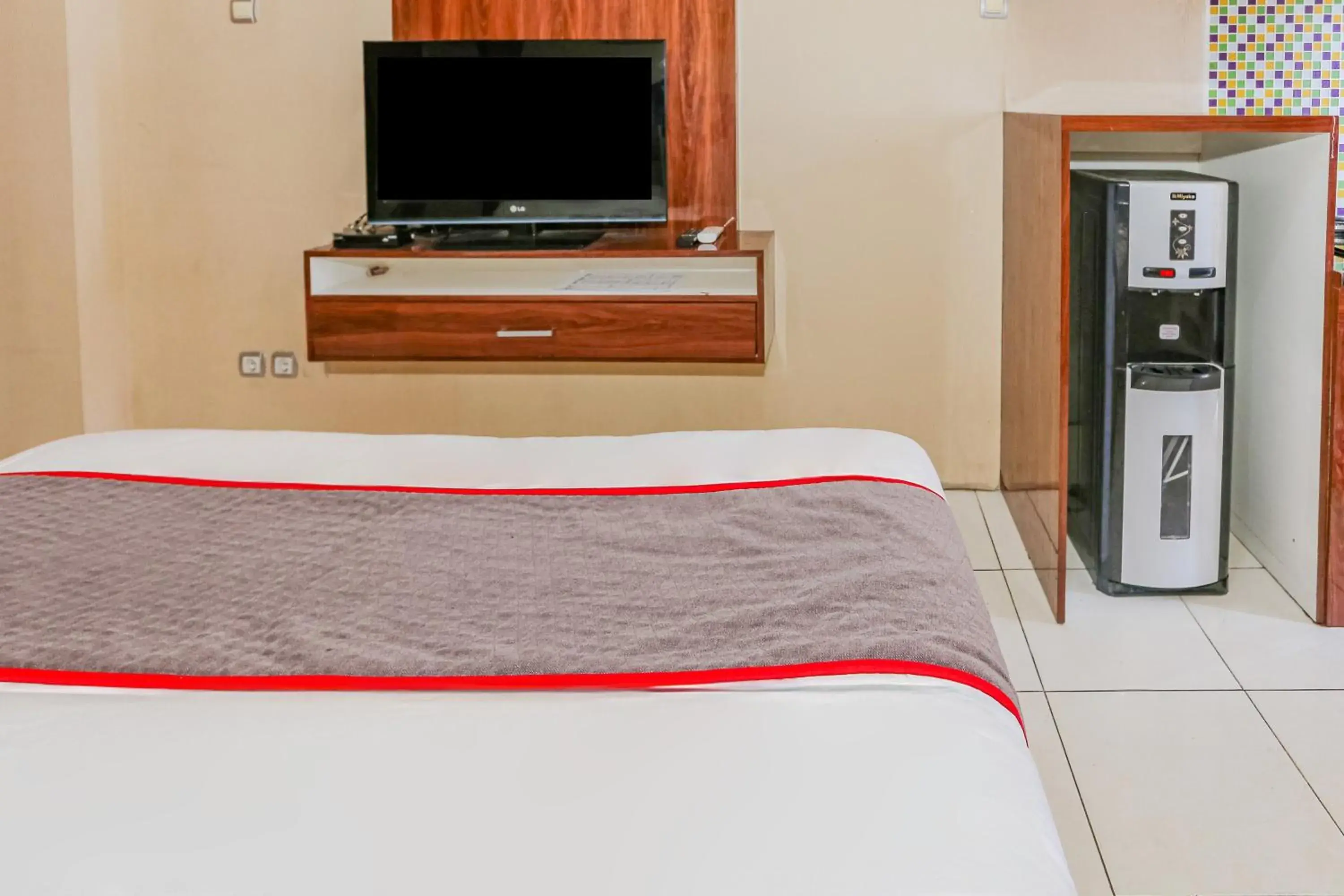 Bedroom, Bed in Hotel O Ciputat Near Apartment Green Lake View Ciputat Bedroom, Bed in Hotel O Ciputat Near Apartment Green Lake View Ciputat