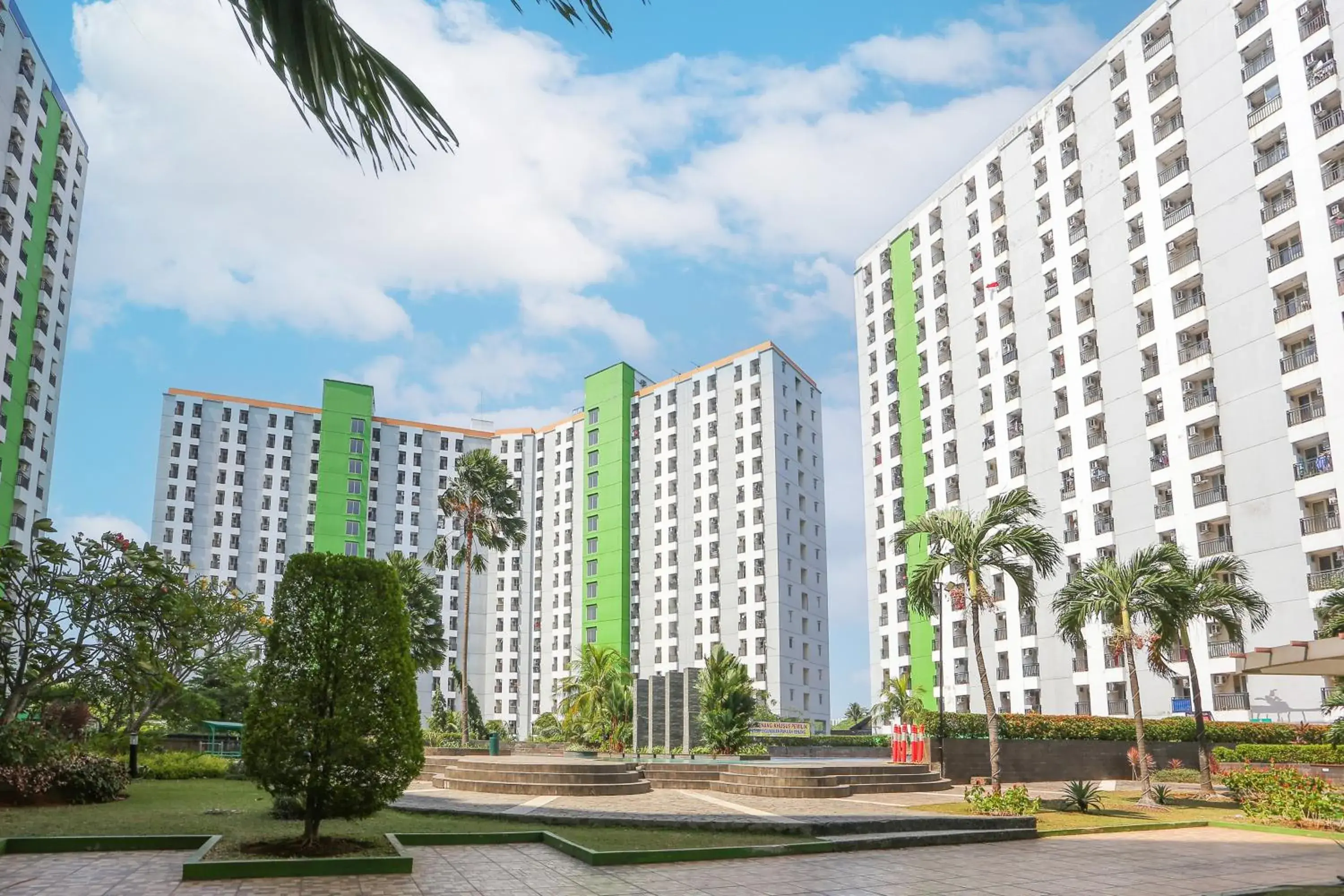 Hotel O Ciputat Near Apartment Green Lake View Ciputat Hotel O Ciputat Near Apartment Green Lake View Ciputat