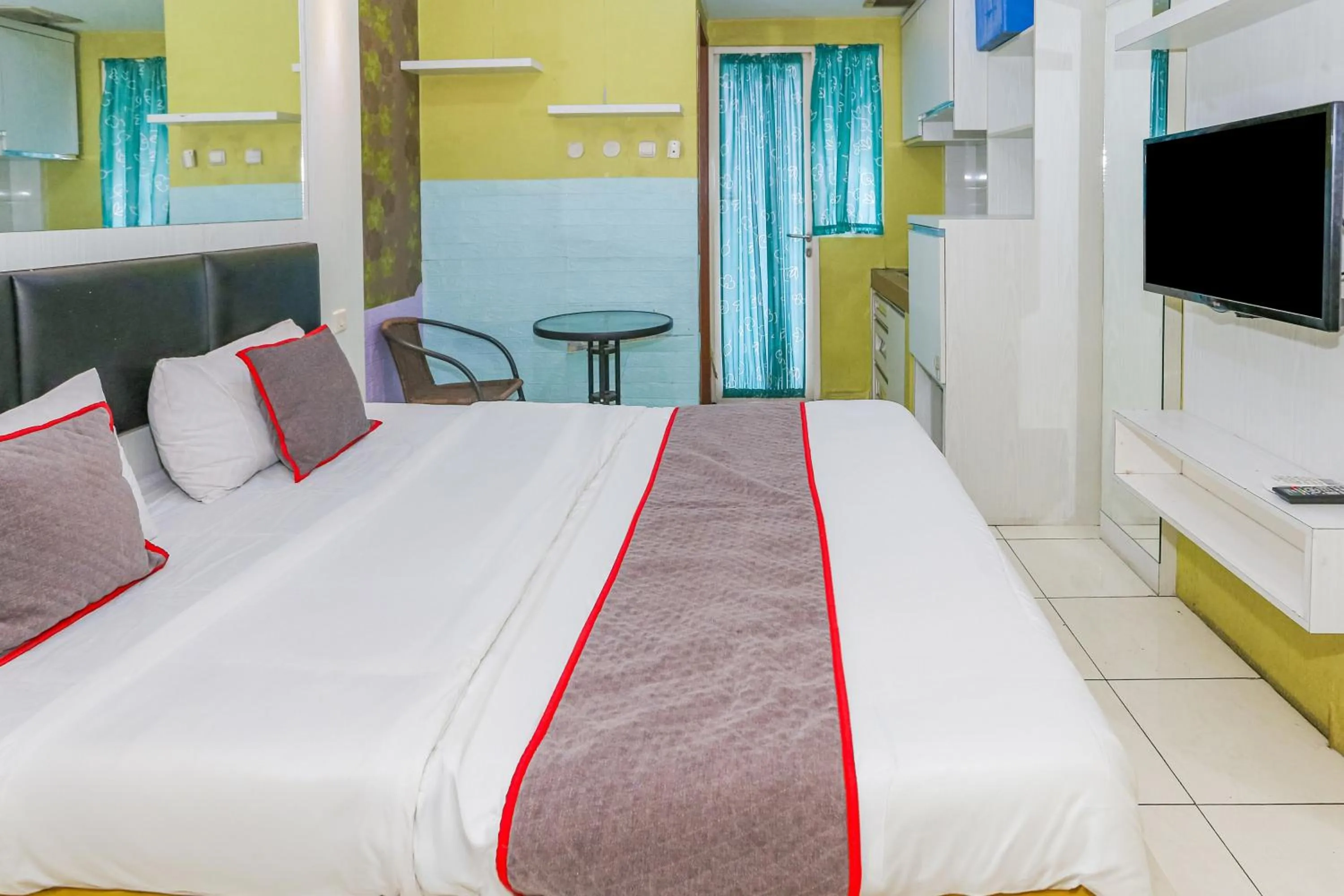 Bedroom, Bed in Hotel O Ciputat Near Apartment Green Lake View Ciputat