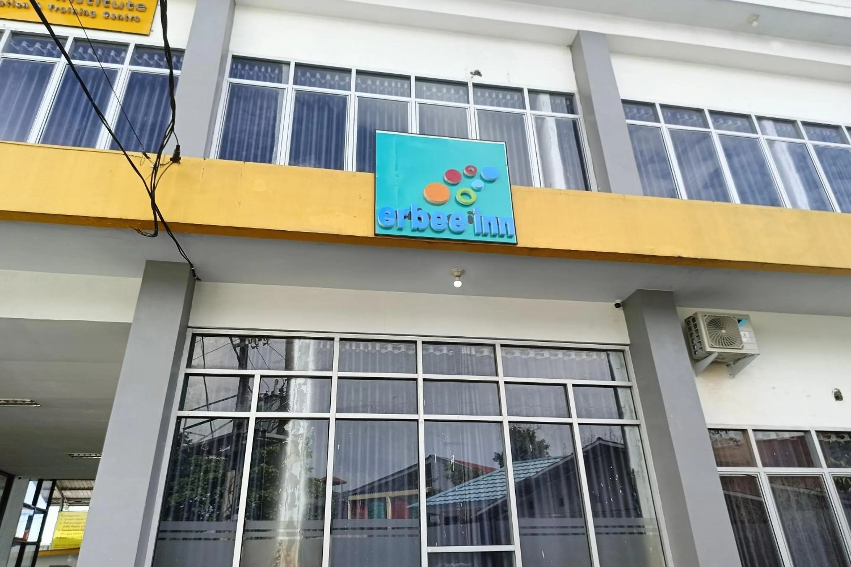 Facade/entrance in OYO 93929 Erbee Inn