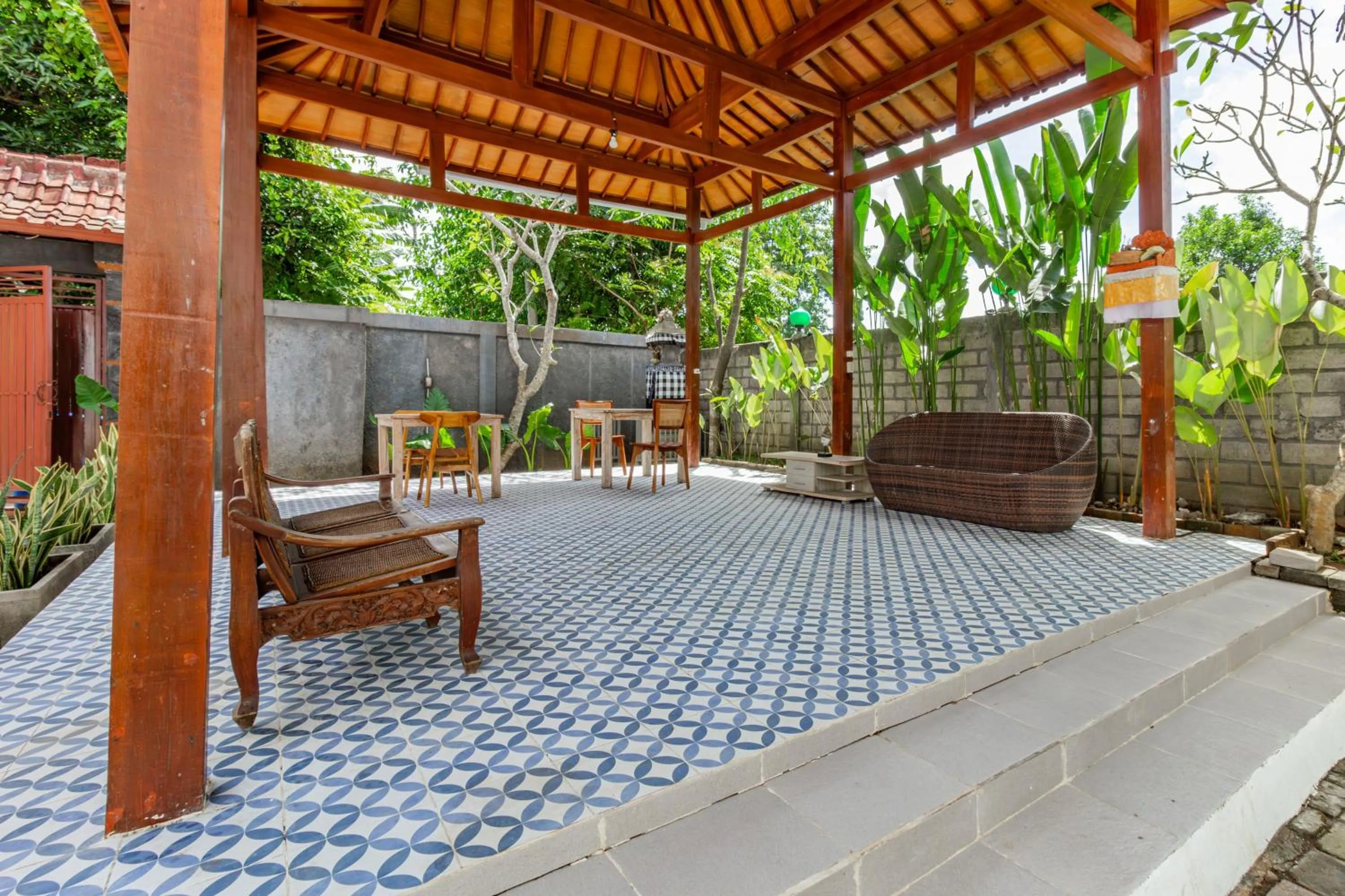 Lobby or reception in Capital O 93944 Geweka Homestay