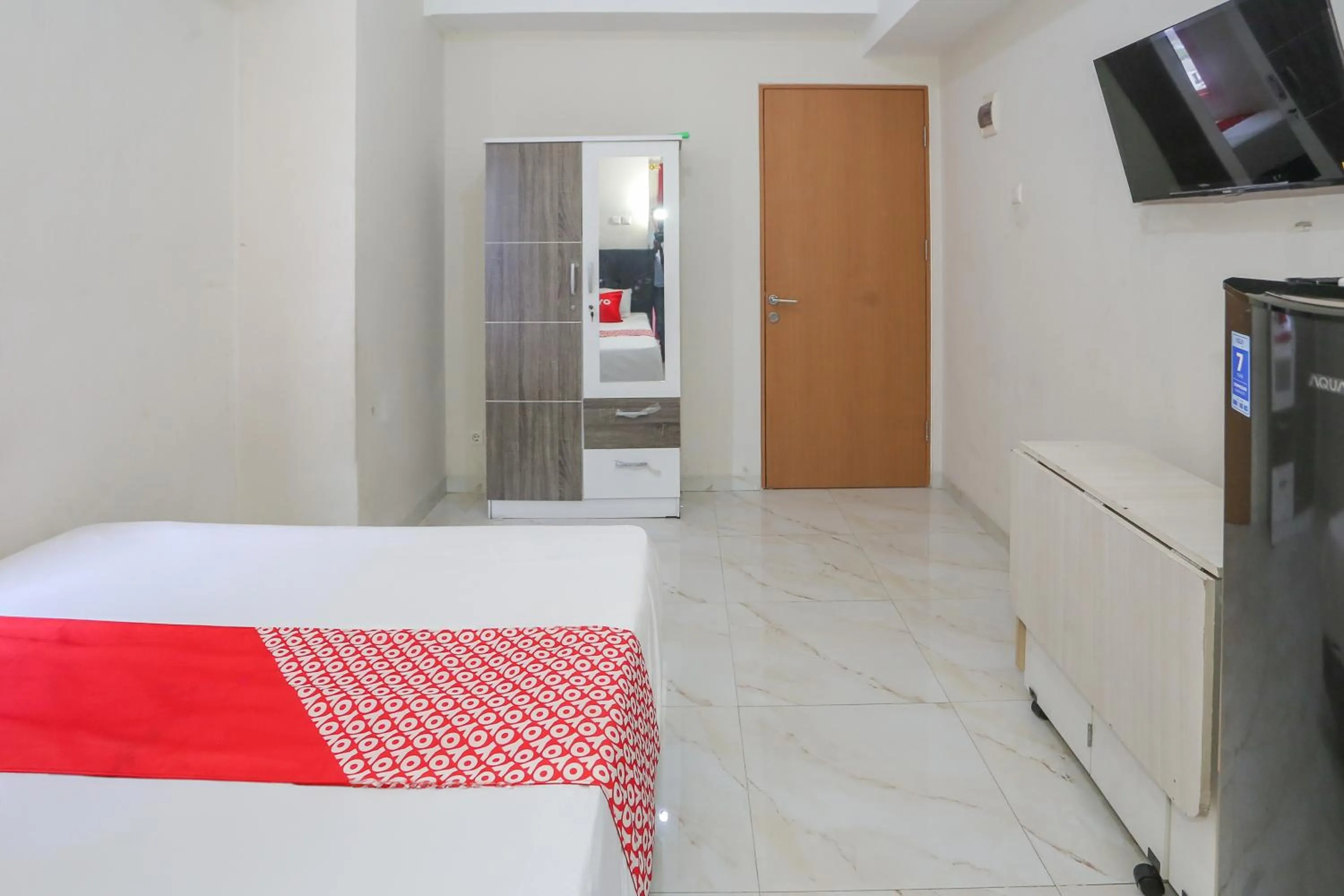 Photo of the whole room, Bed in OYO 93948 Bunda Rachma Rooms