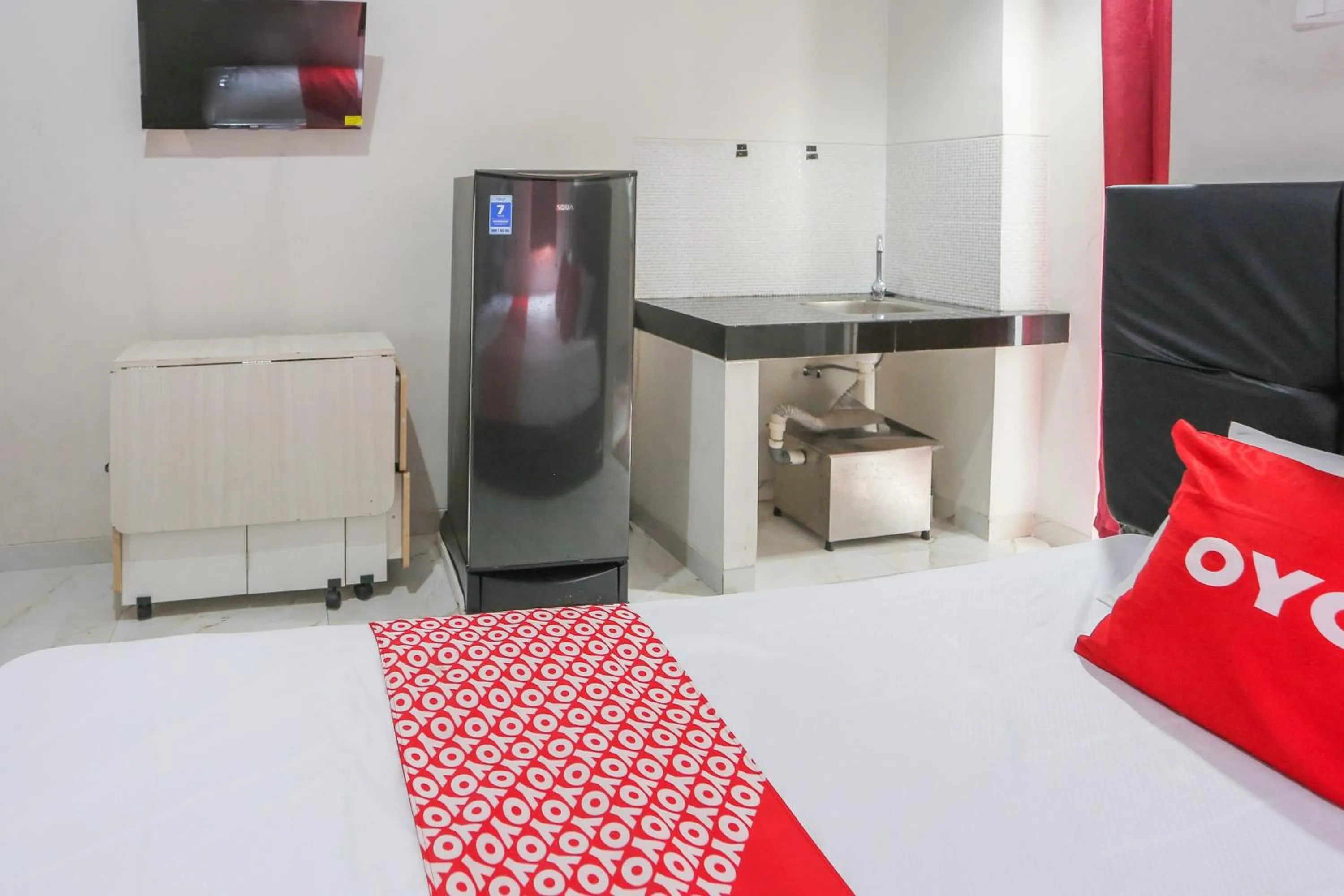 Bedroom, Bed in OYO 93948 Bunda Rachma Rooms