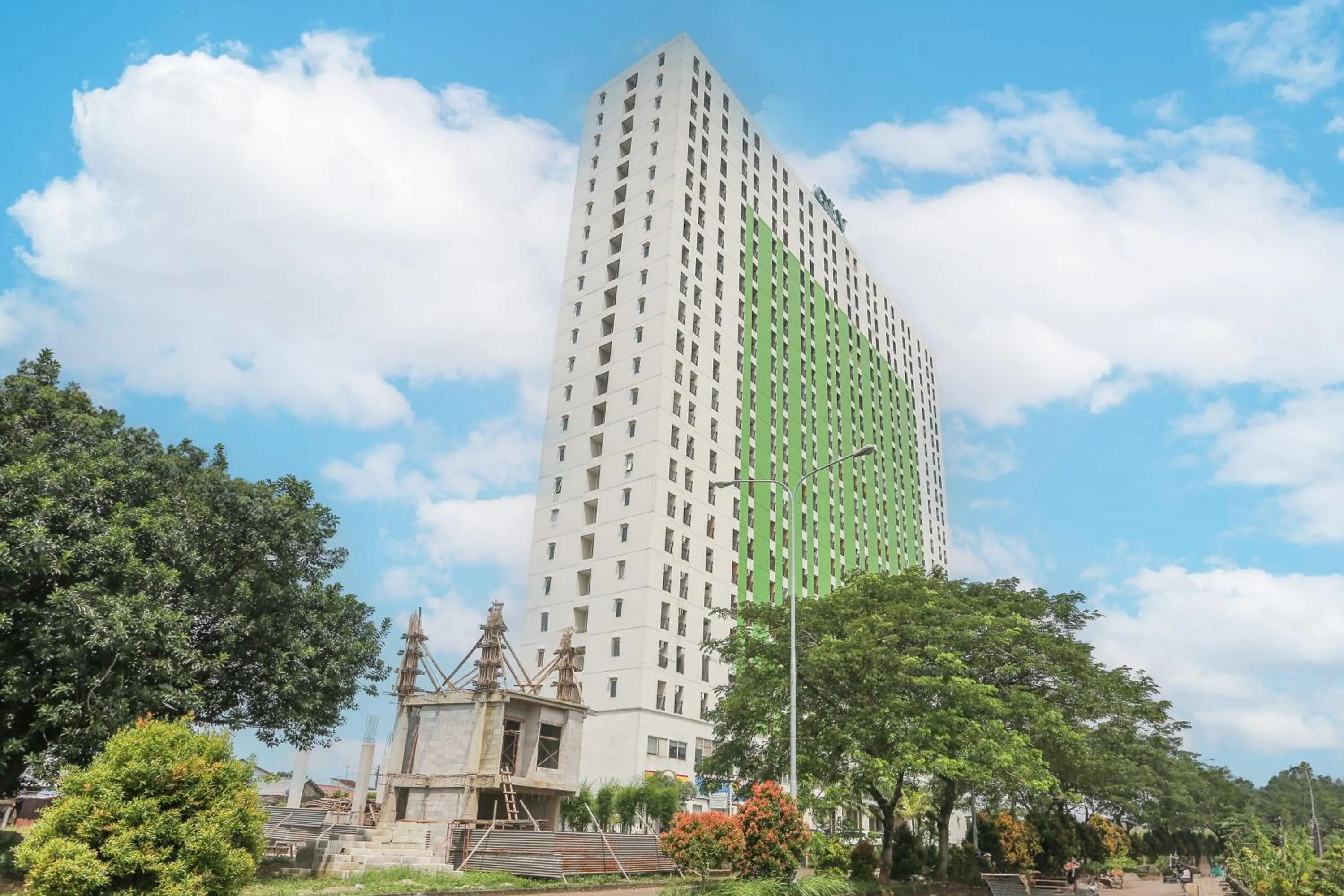 Facade/entrance in OYO 93948 Bunda Rachma Rooms