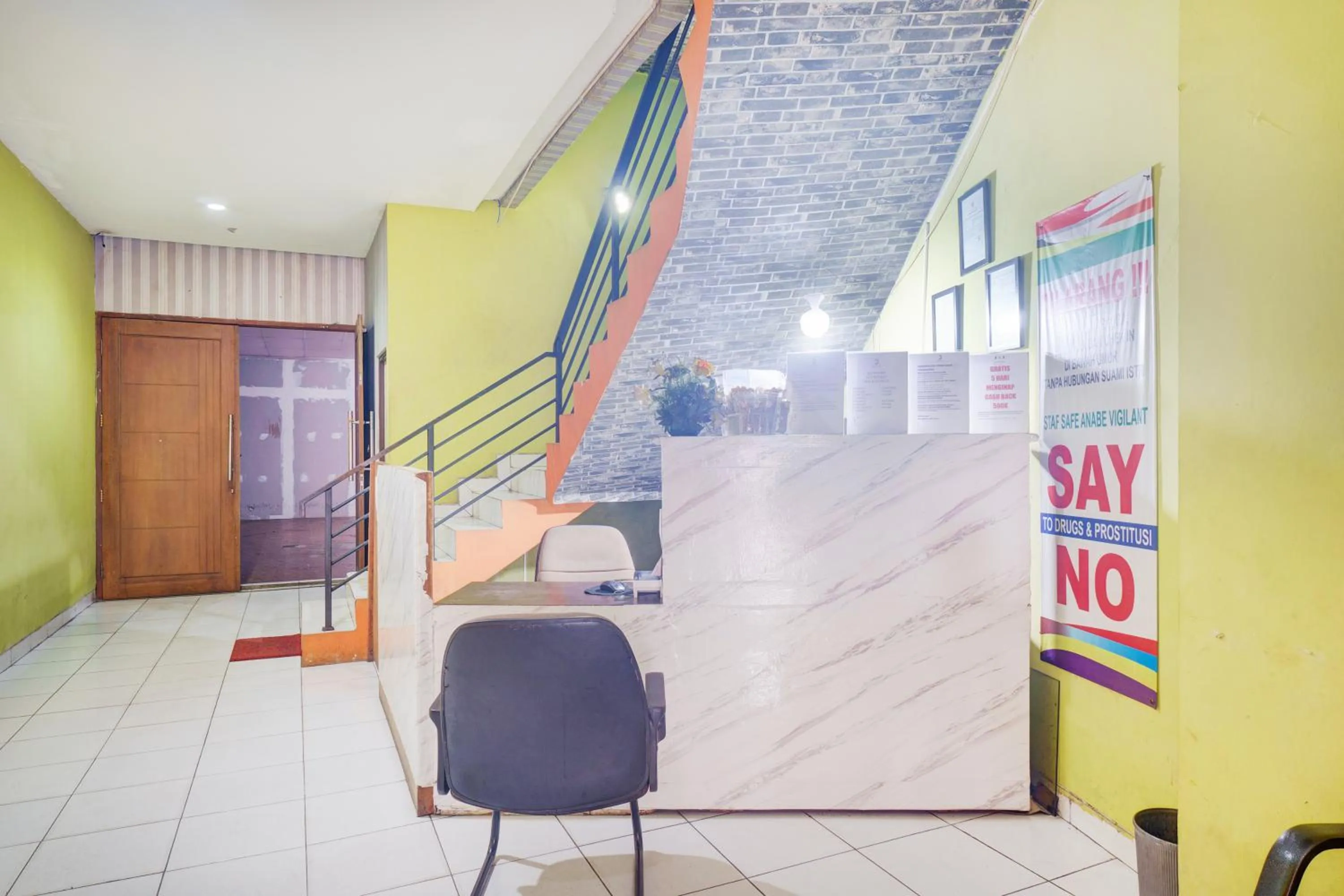 Lobby or reception in Hotel O J&B Smart Jatinegara