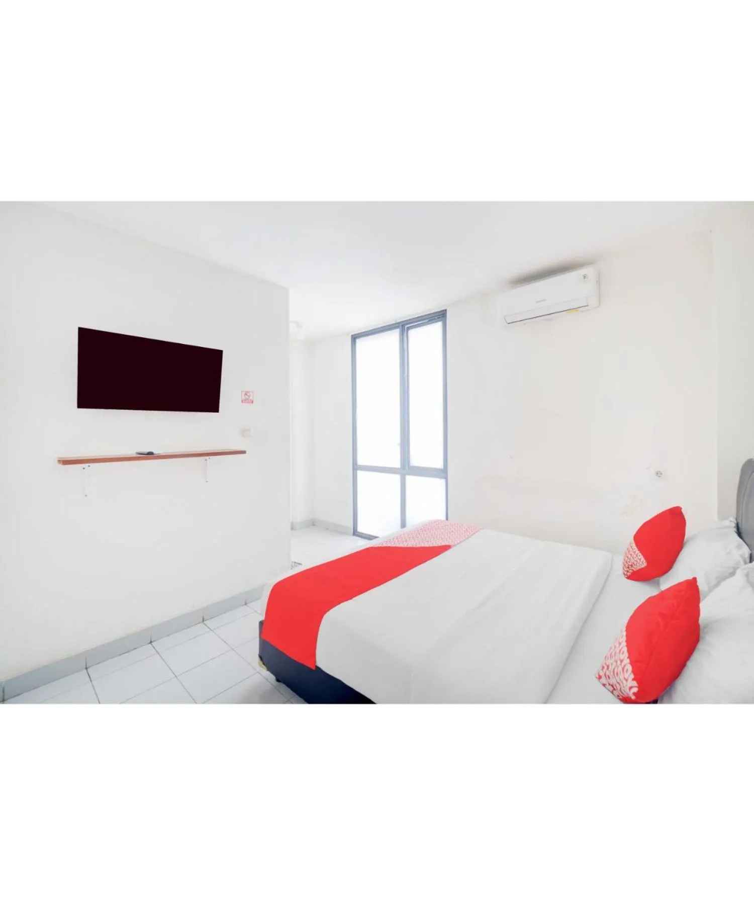 Bedroom, Bed in Hotel O J&B Smart Jatinegara