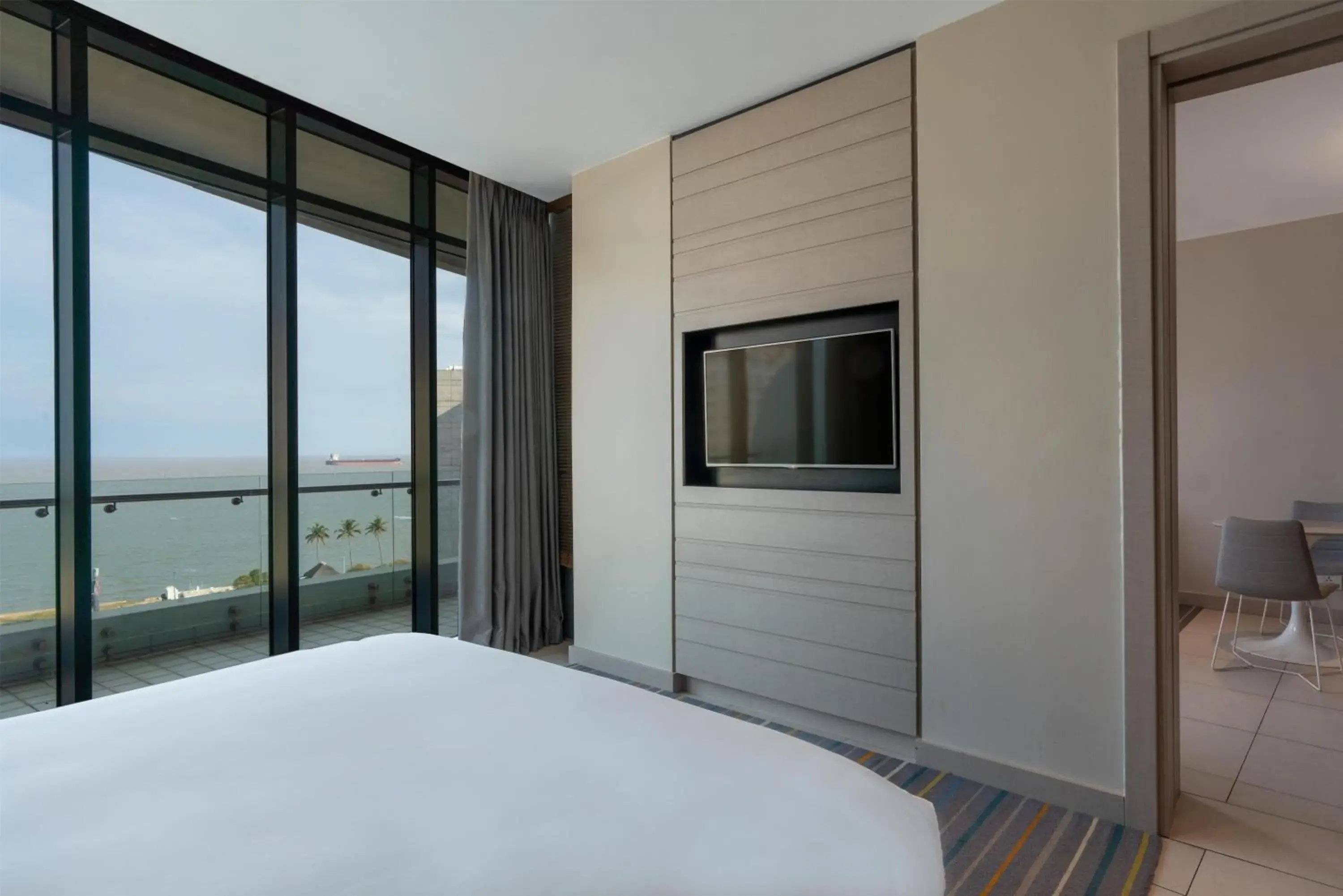 One-Bedroom Apartment with Balcony and Sea View in Radisson Blu Hotel & Residence Maputo One-Bedroom Apartment with Balcony and Sea View in Radisson Blu Hotel & Residence Maputo