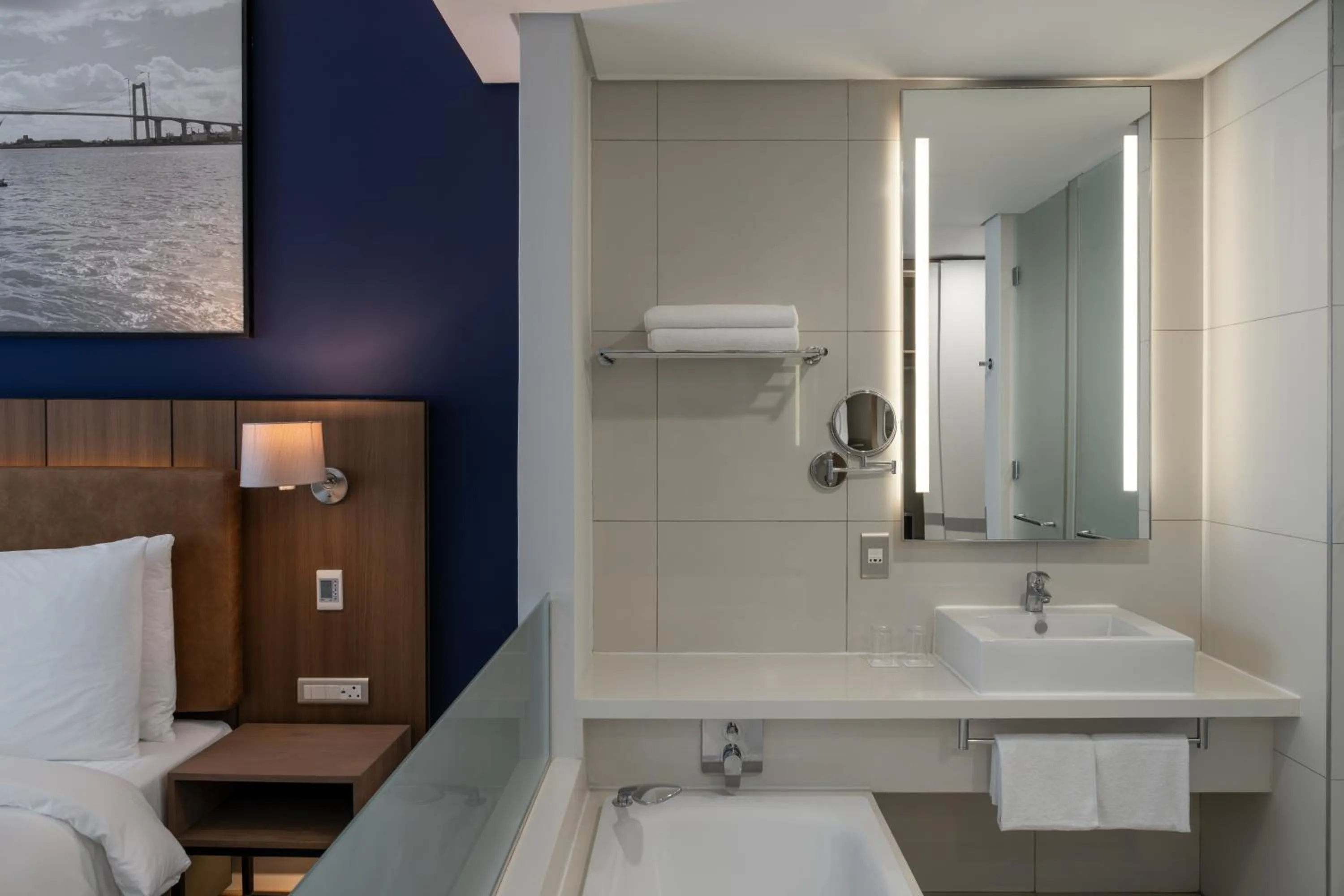 Bedroom, Bed in Radisson Blu Hotel & Residence Maputo