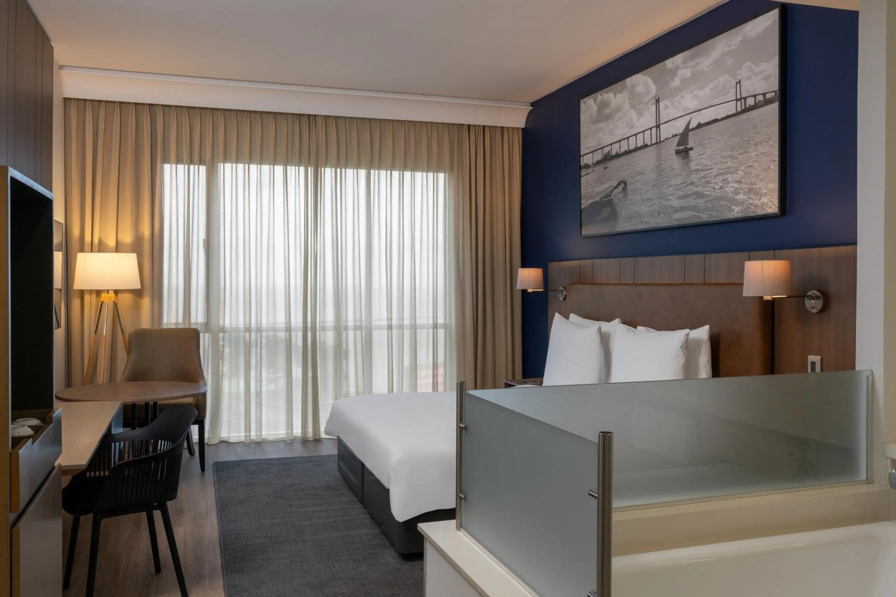 Photo of the whole room, Bed in Radisson Blu Hotel & Residence Maputo