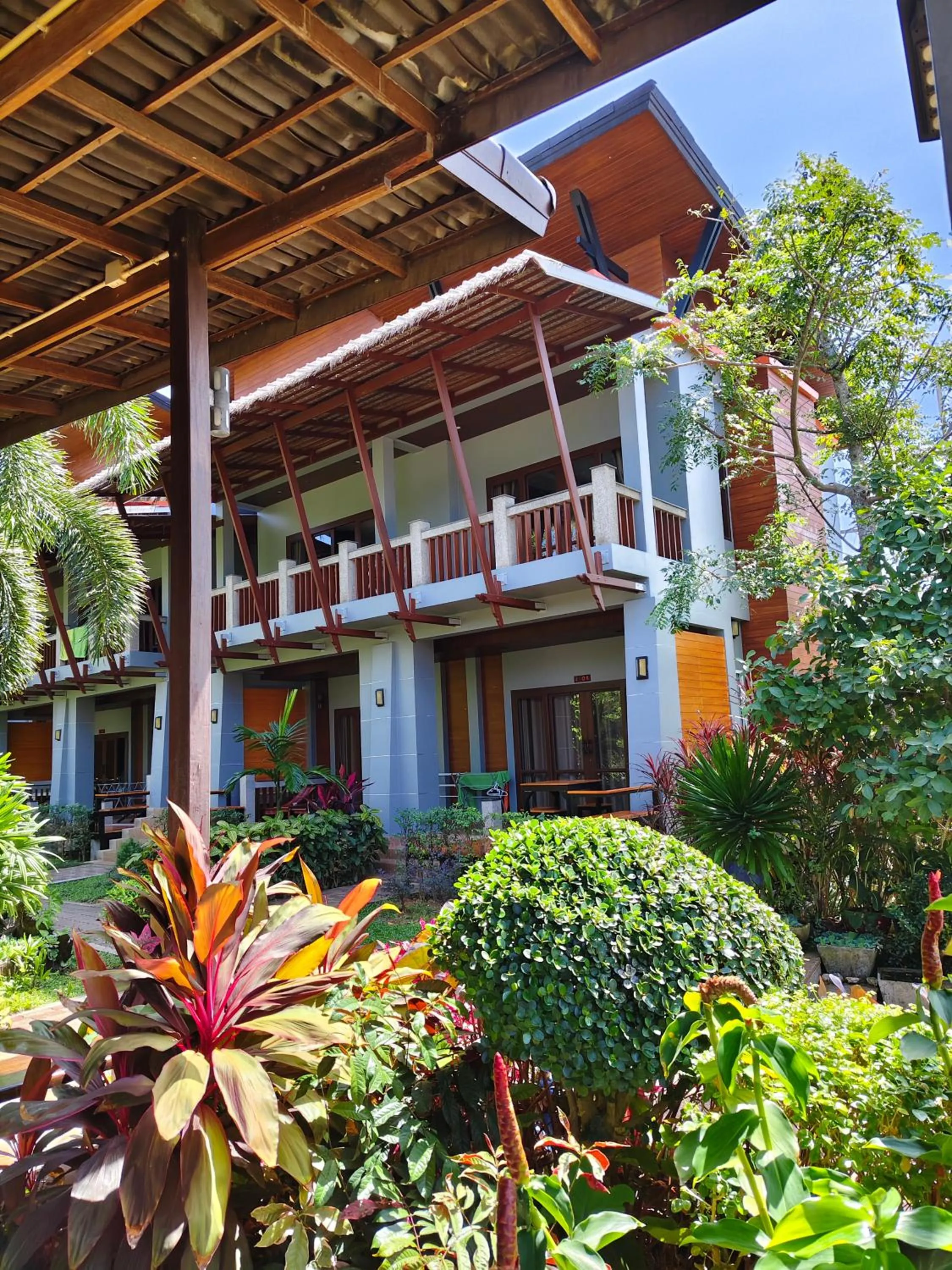 Property building in Lanta Intanin Resort - SHA Extra Plus