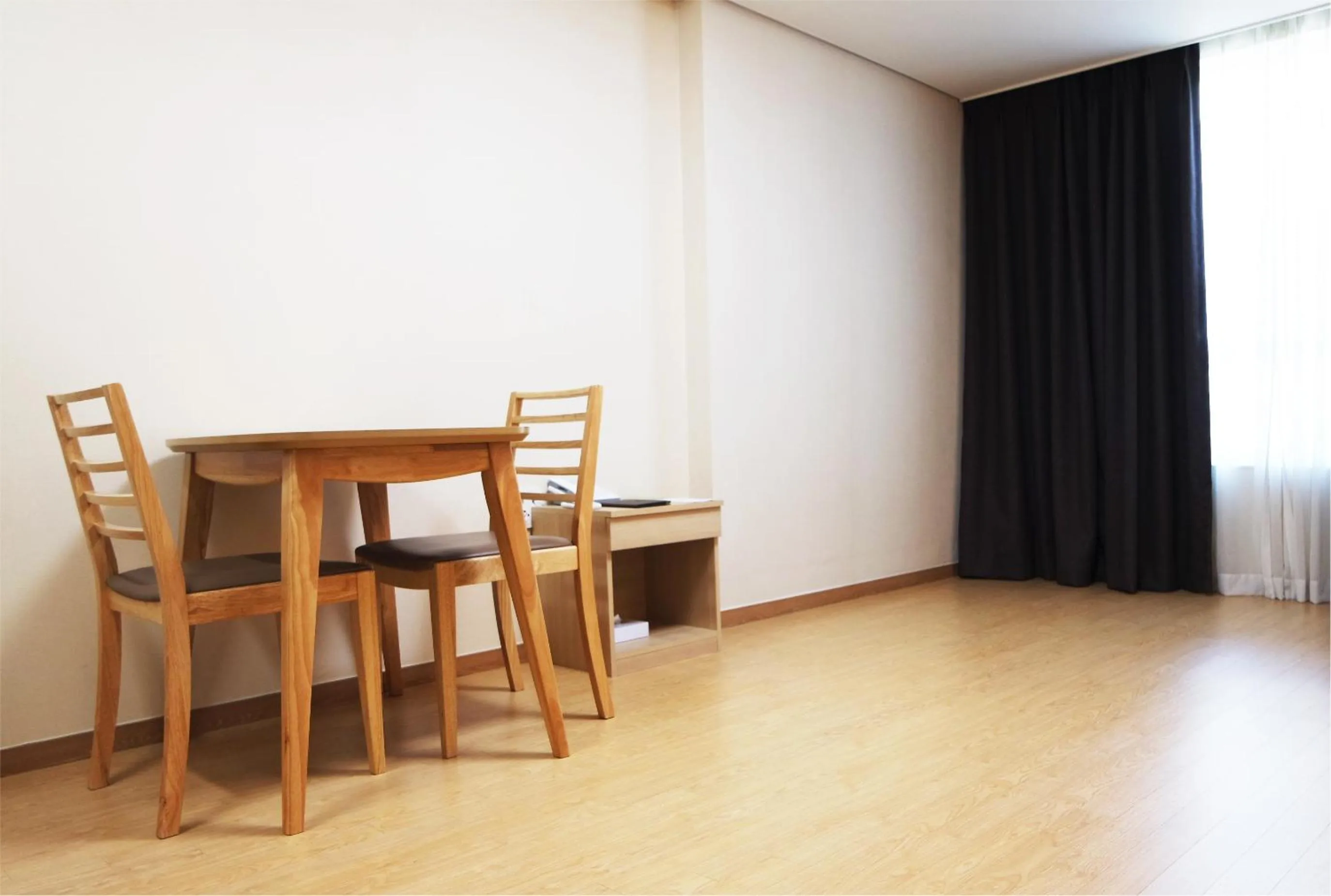 Dining area in Crown Harbor Hotel Busan