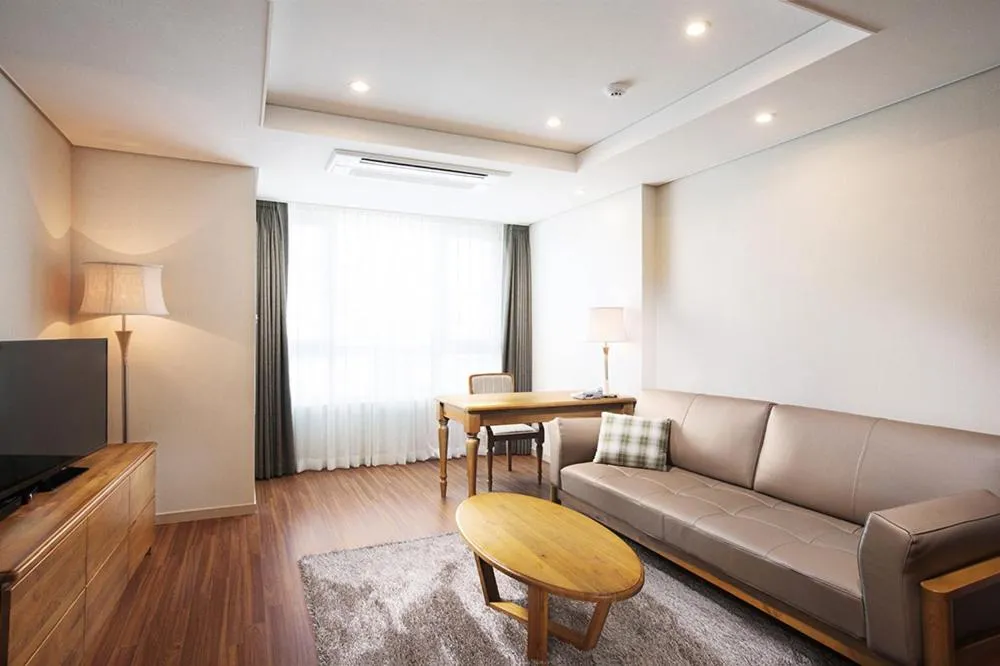 Living room in Crown Harbor Hotel Busan