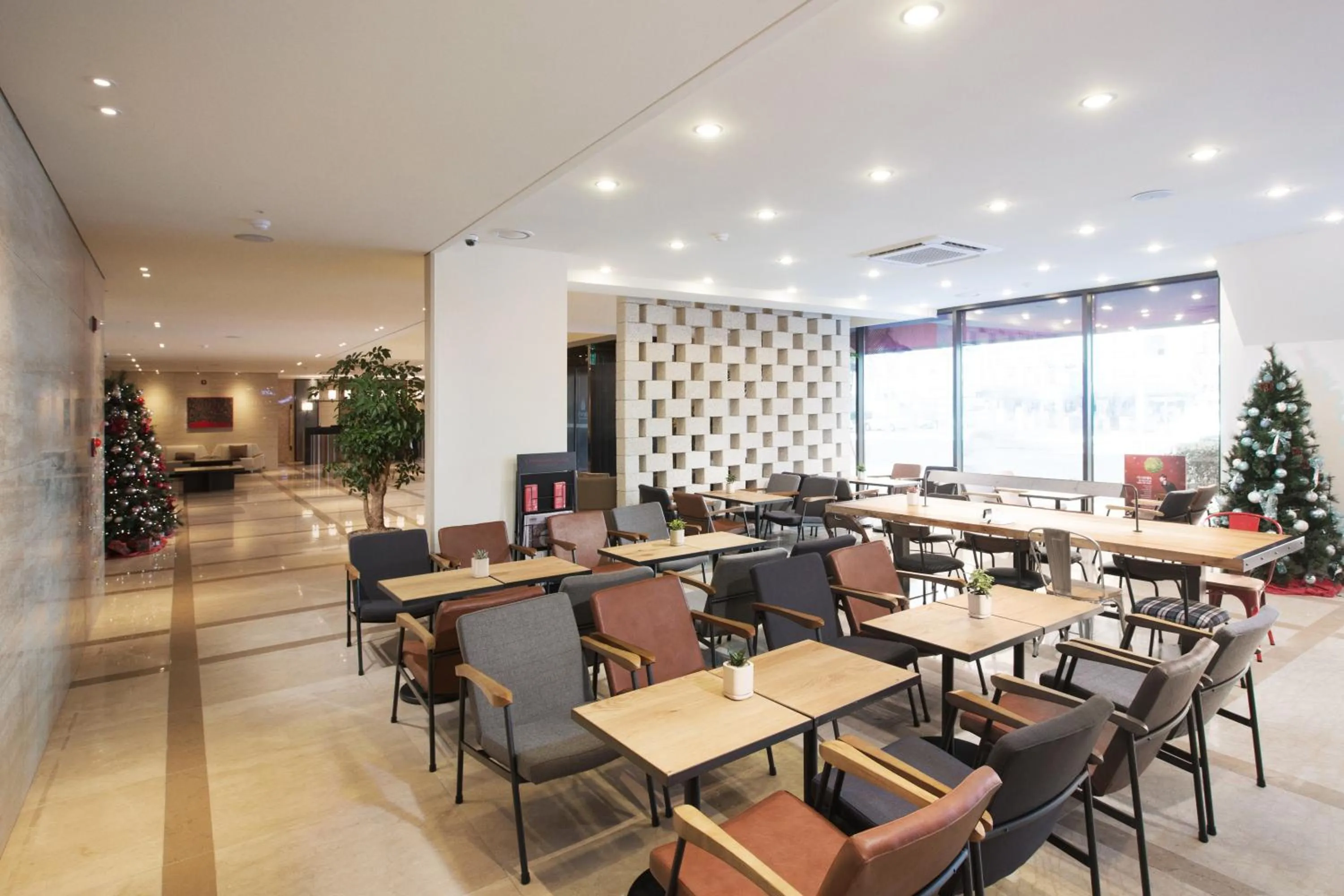 Restaurant/places to eat in Crown Harbor Hotel Busan