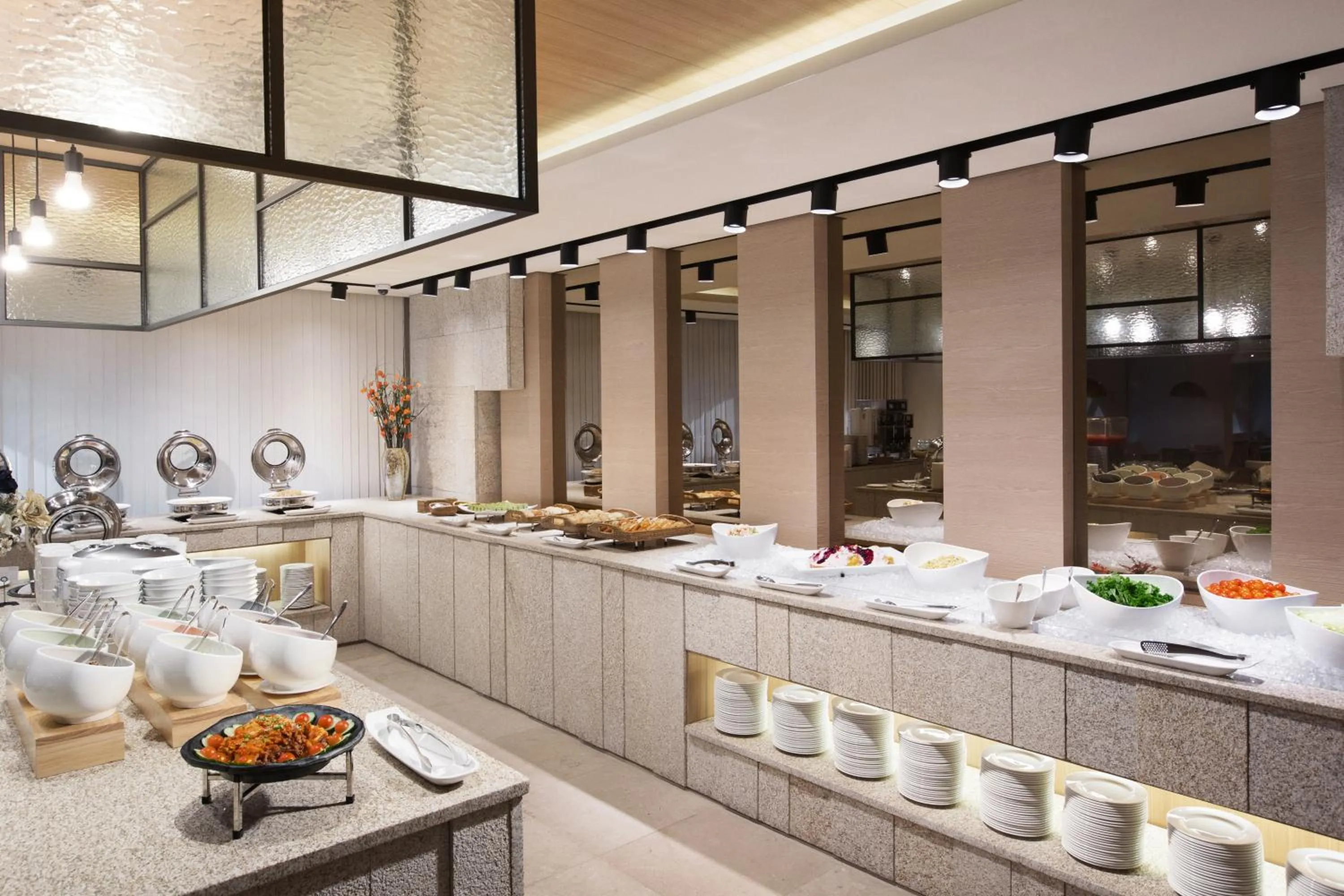 Restaurant/places to eat in Crown Harbor Hotel Busan