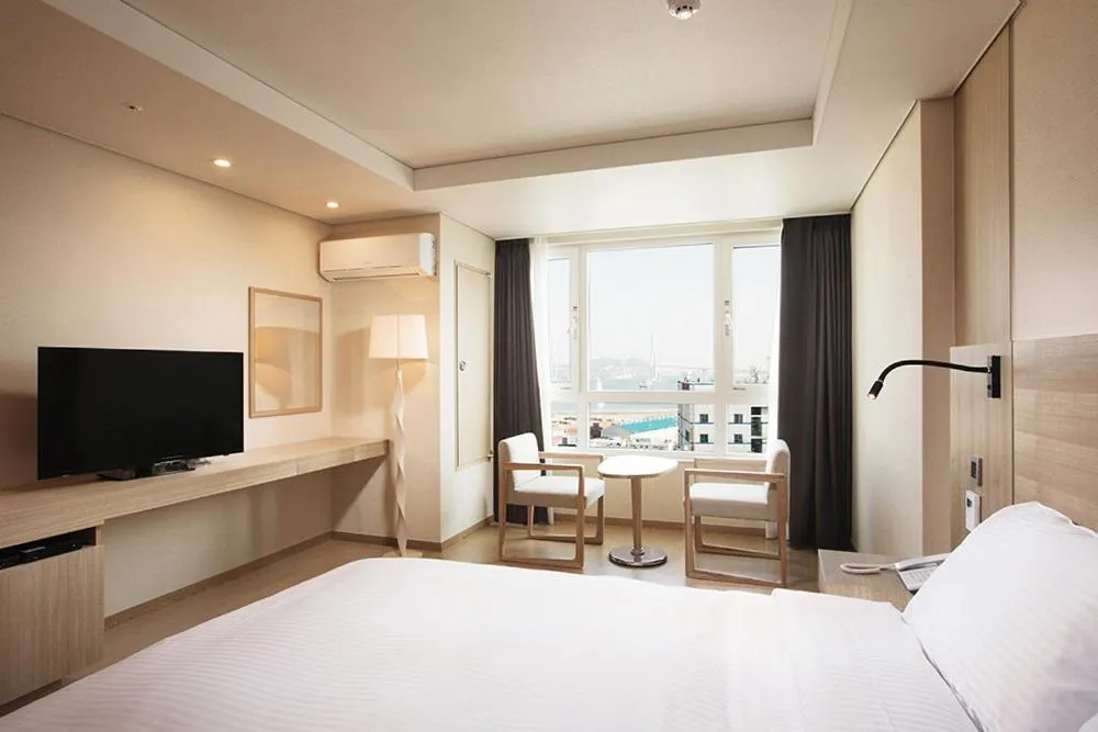 View (from property/room), Bed in Crown Harbor Hotel Busan