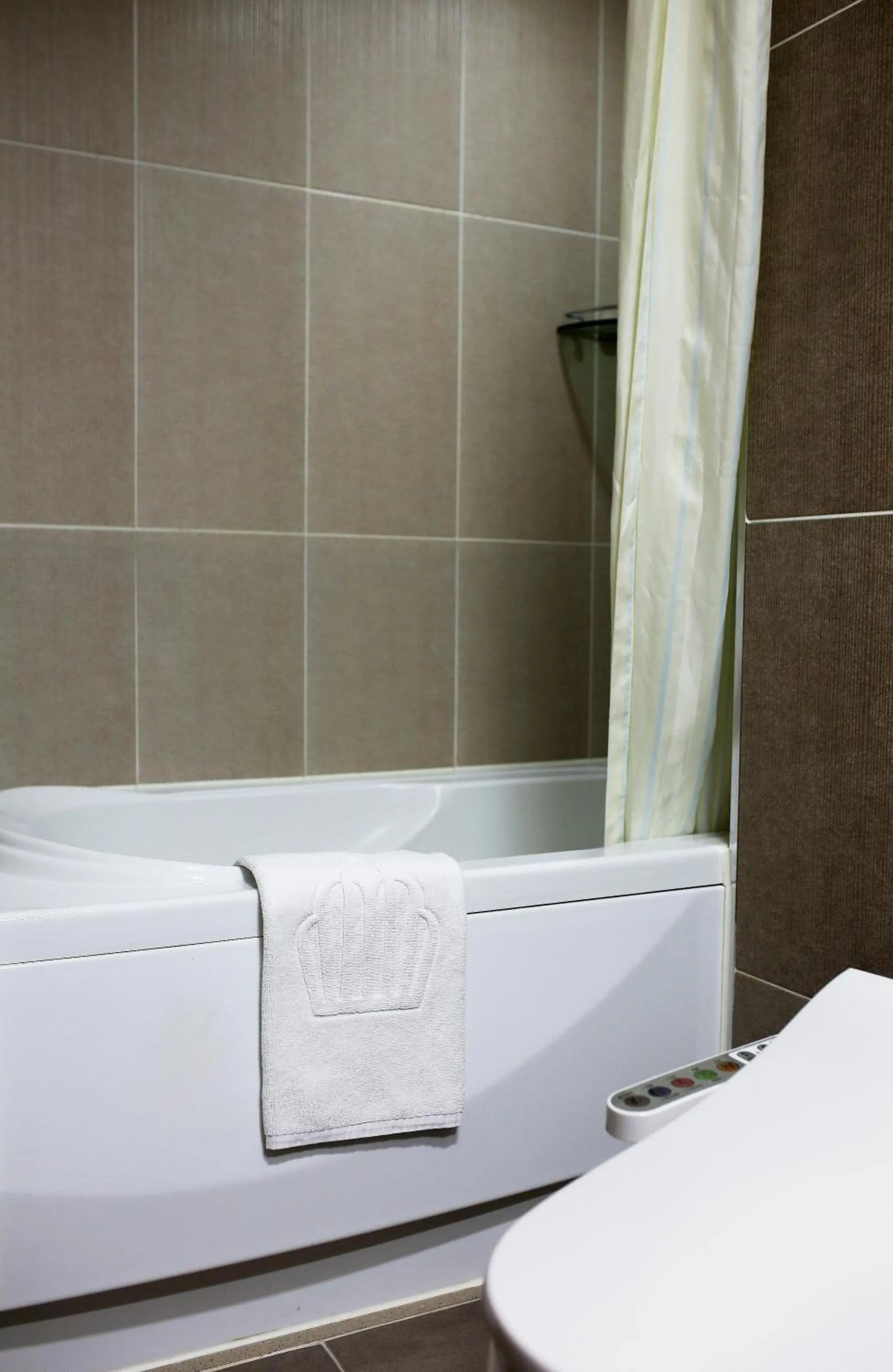 Bathroom, Bed in Crown Harbor Hotel Busan