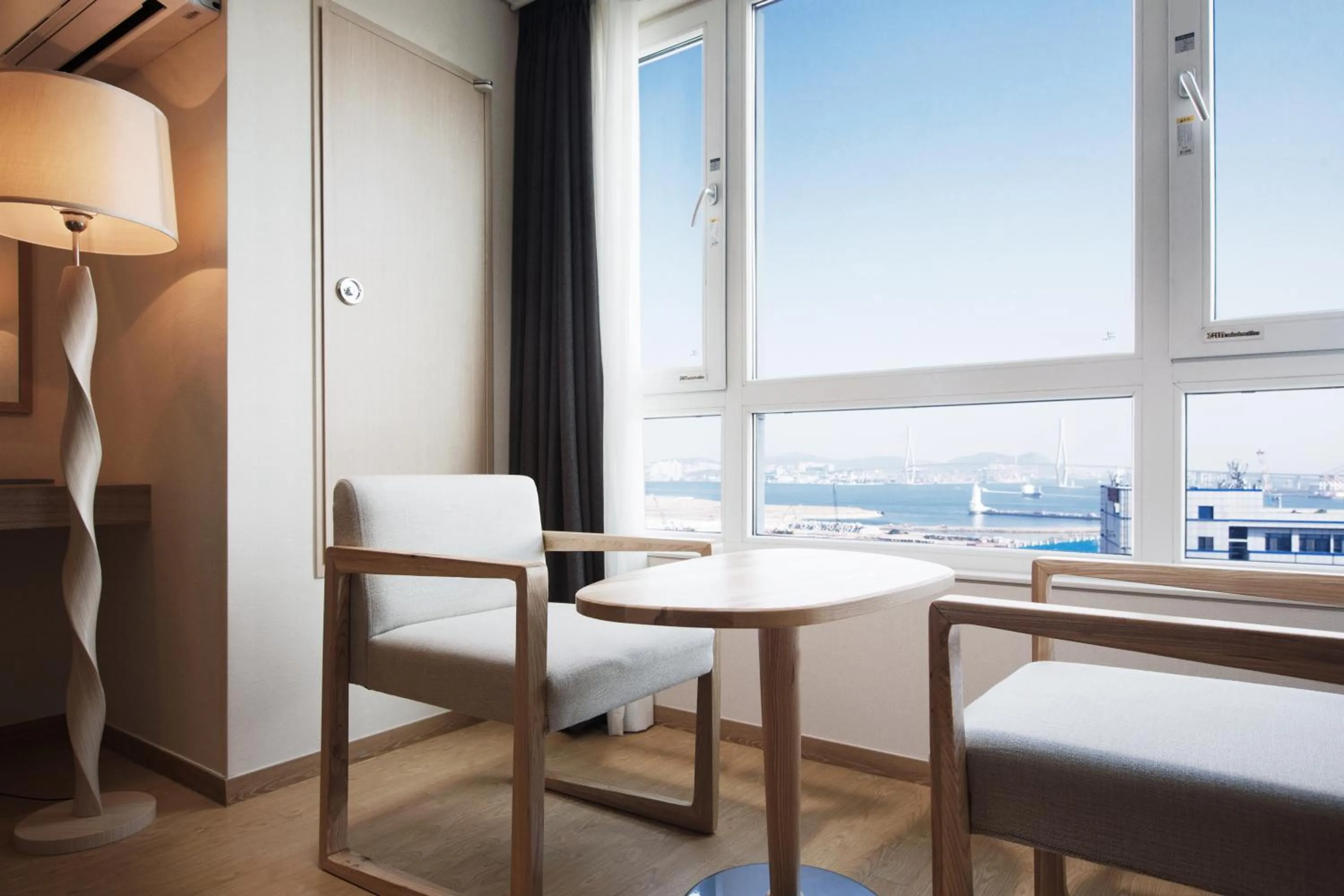 Living room in Crown Harbor Hotel Busan