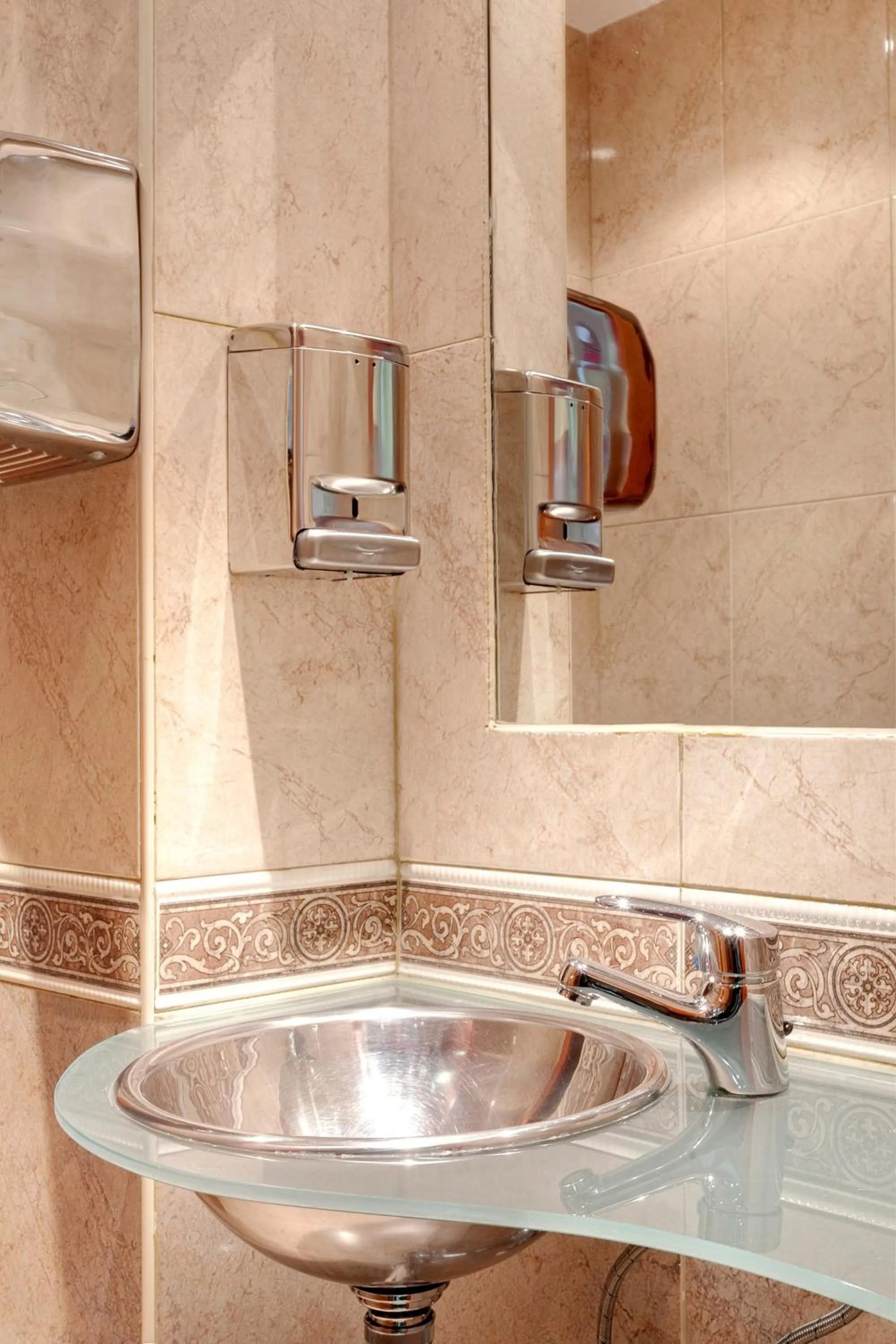 Bathroom in Hotel Madrid Torrejon Plaza