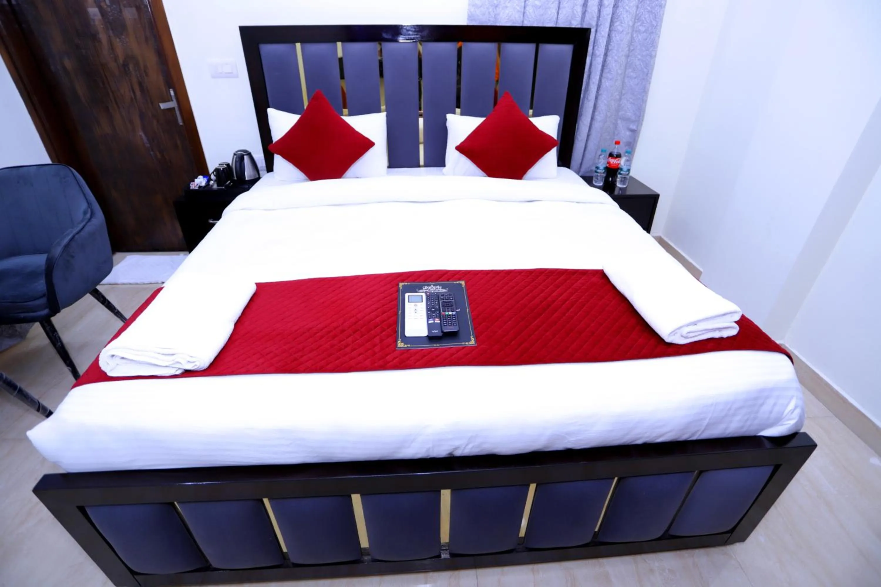 Bed in THE ROYAL VILLA - Noida Sector 70