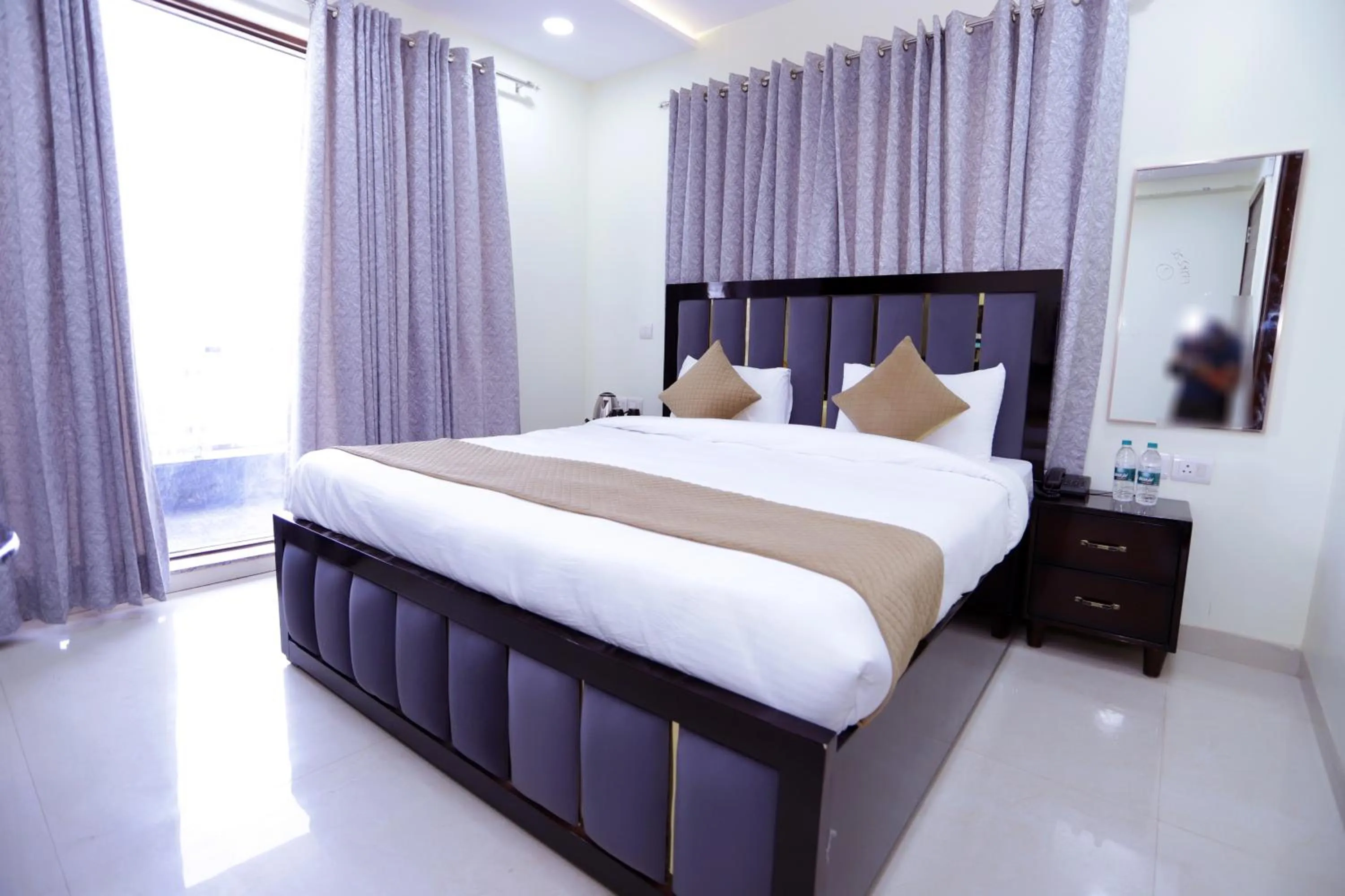 Bed in THE ROYAL VILLA - Noida Sector 70