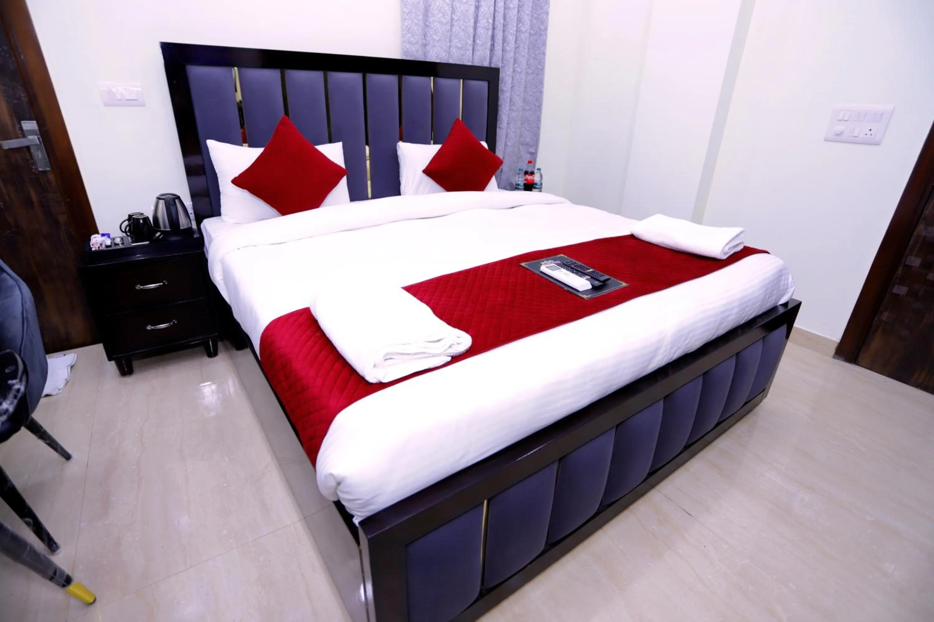 Bed in THE ROYAL VILLA - Noida Sector 70
