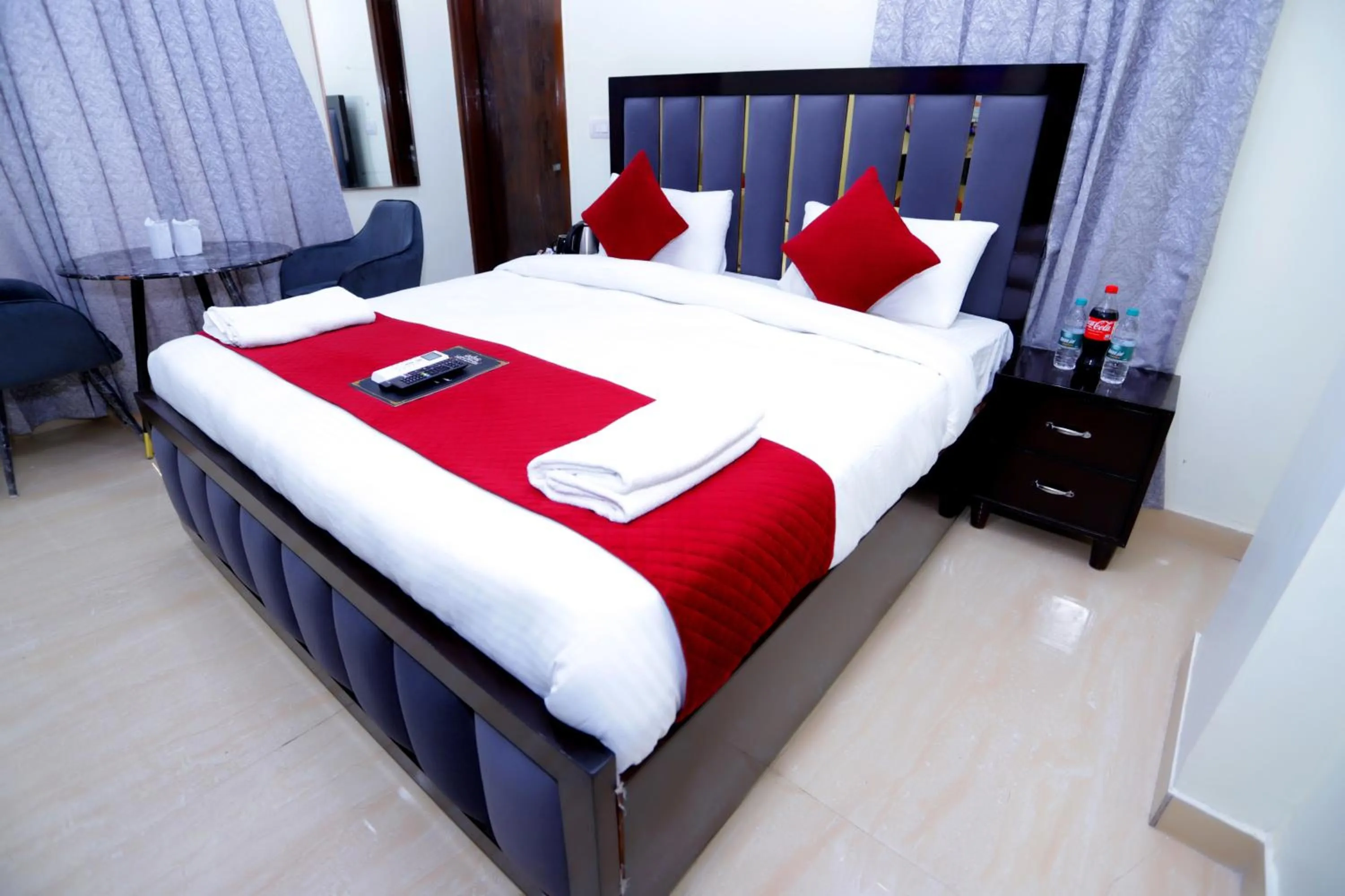 Bed in THE ROYAL VILLA - Noida Sector 70