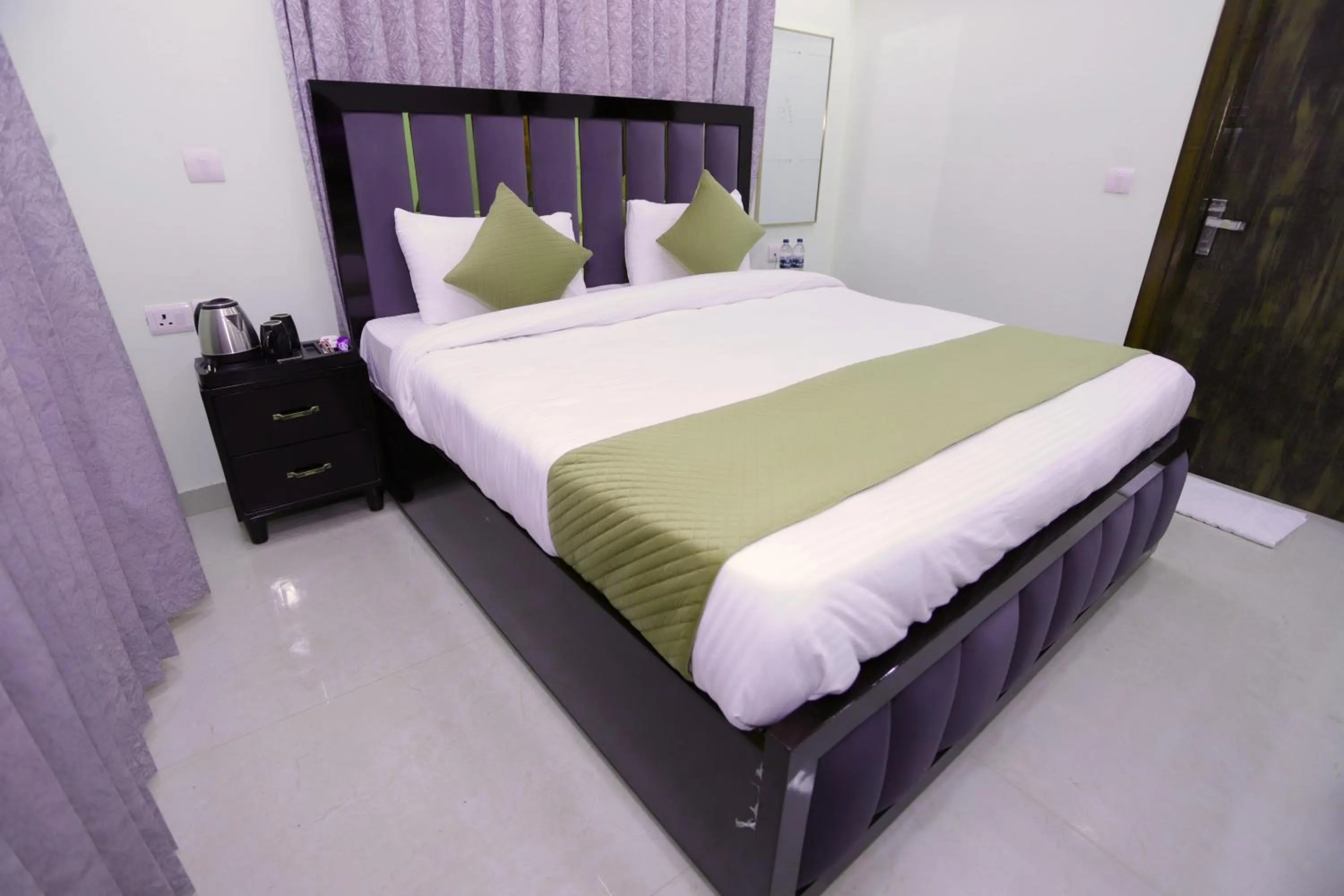 Bed in THE ROYAL VILLA - Noida Sector 70
