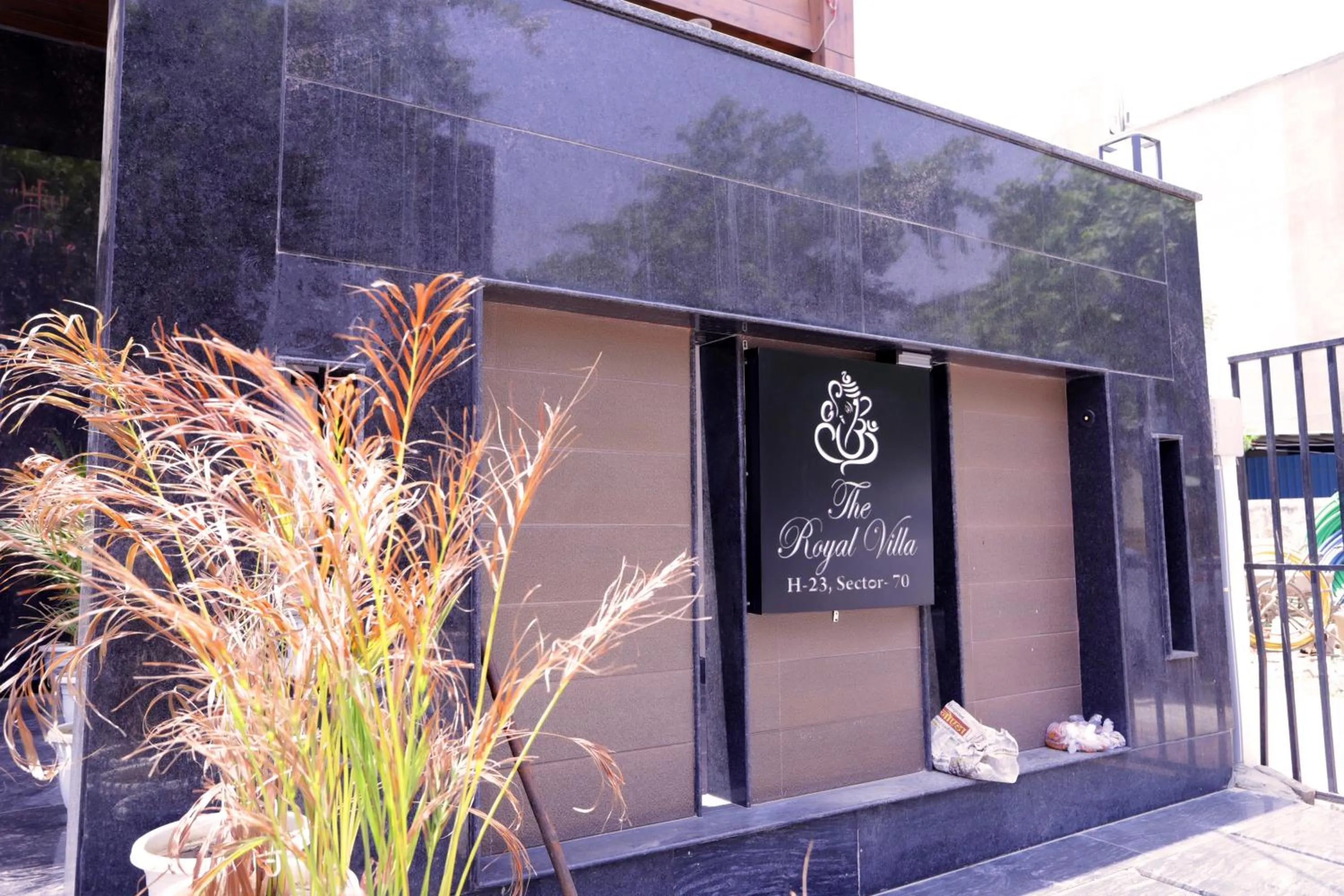 Day in THE ROYAL VILLA - Noida Sector 70