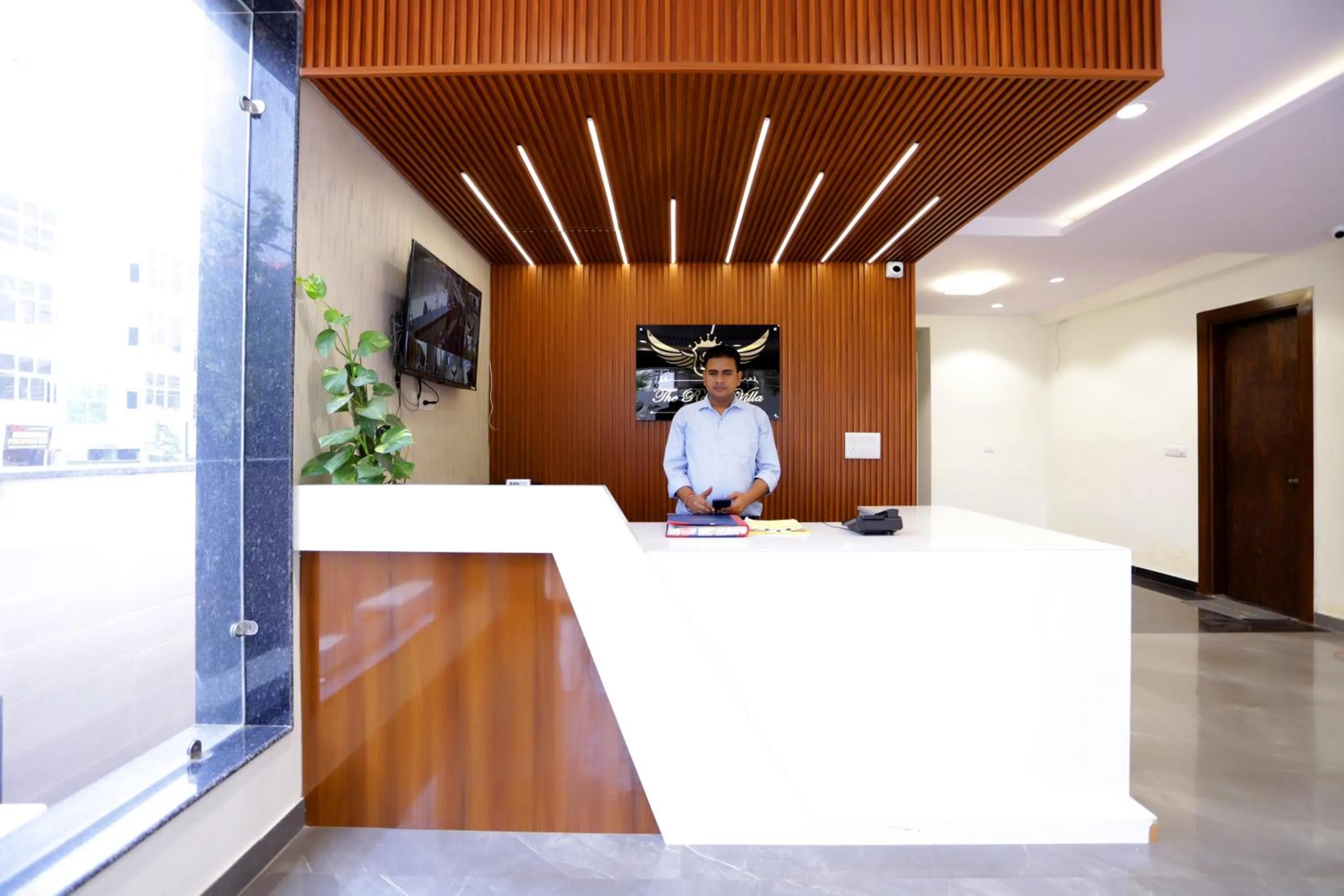 Staff in THE ROYAL VILLA - Noida Sector 70