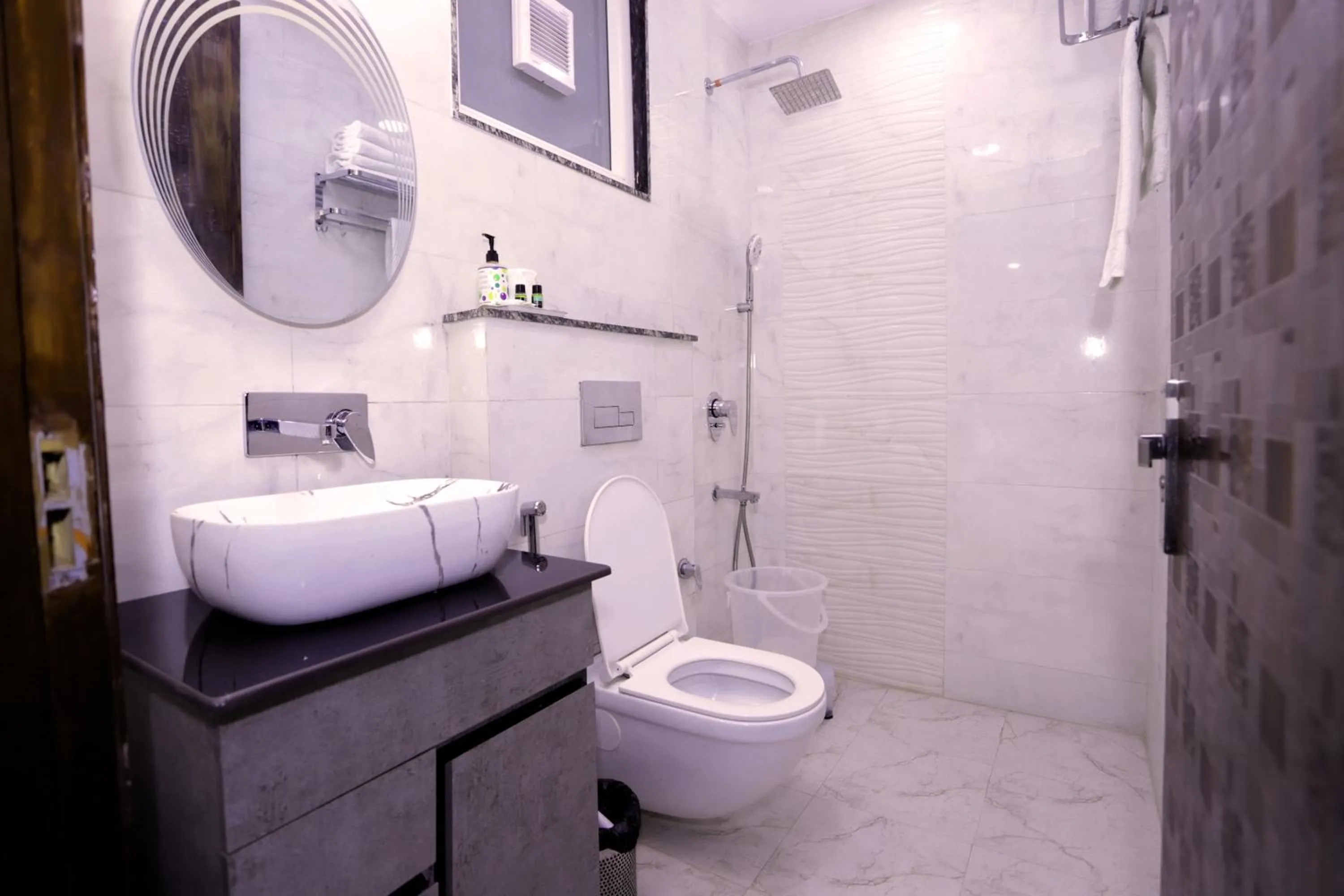 Shower in THE ROYAL VILLA - Noida Sector 70