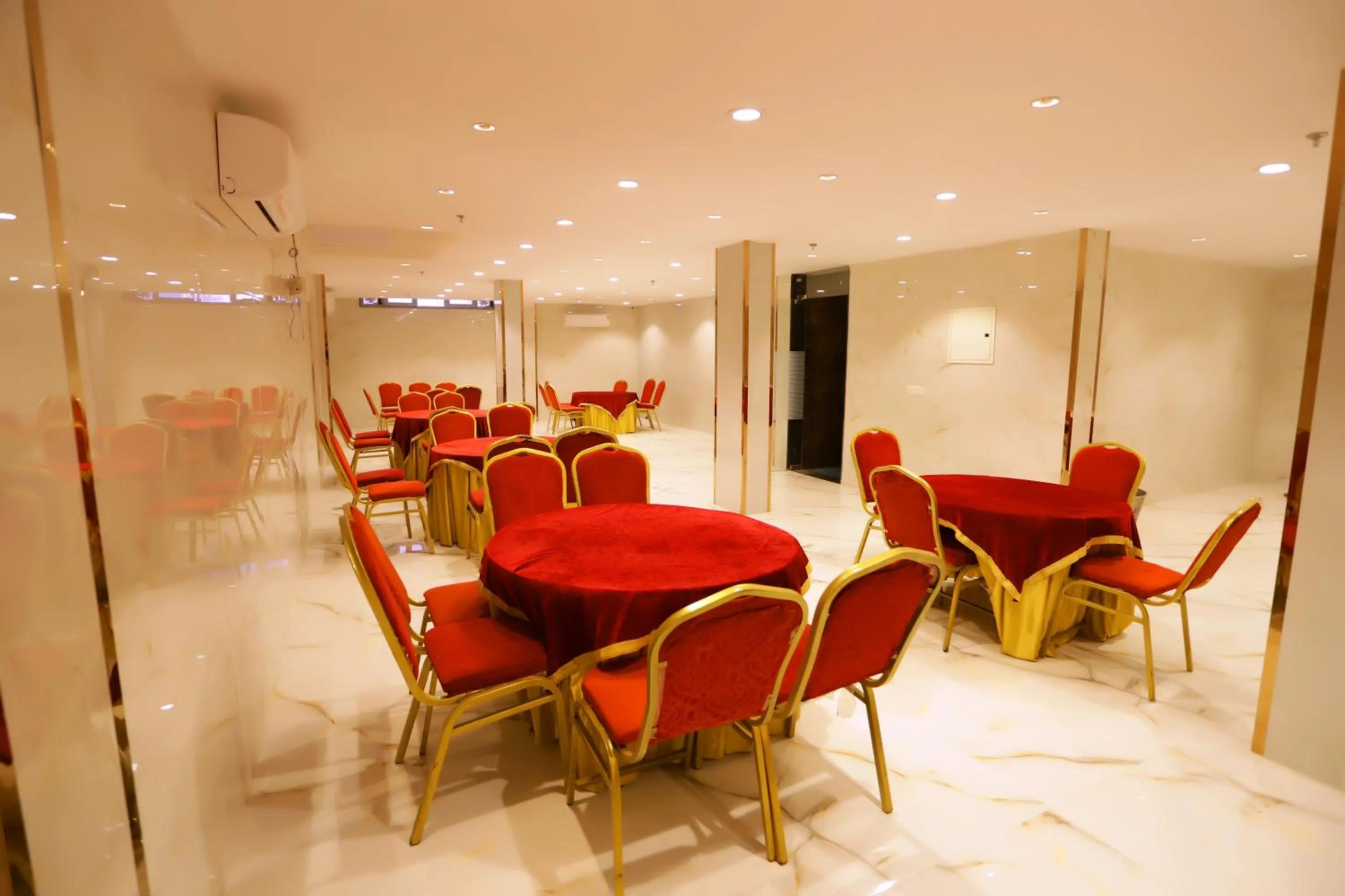 Restaurant/places to eat in THE ROYAL VILLA - Noida Sector 70