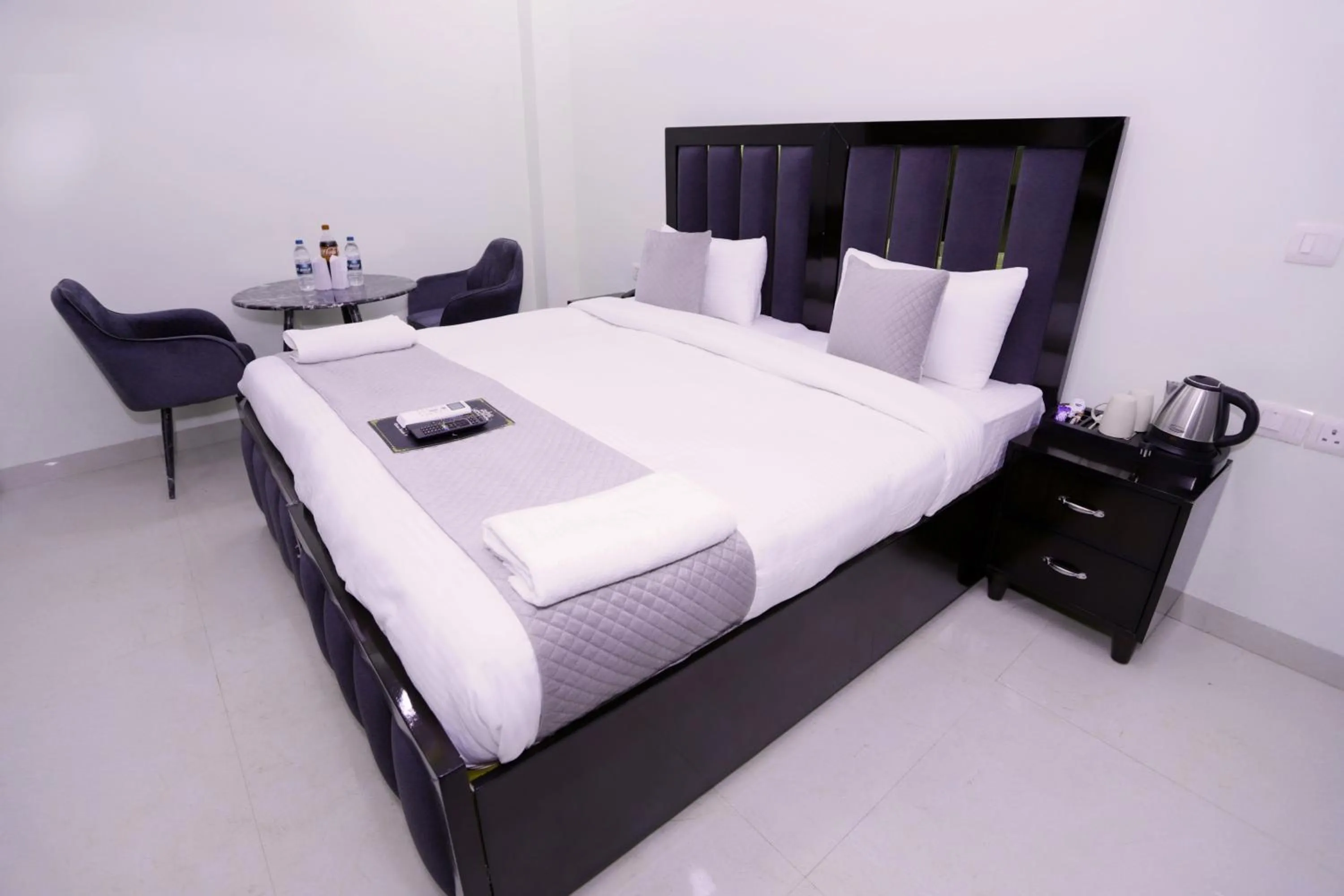 Bed in THE ROYAL VILLA - Noida Sector 70