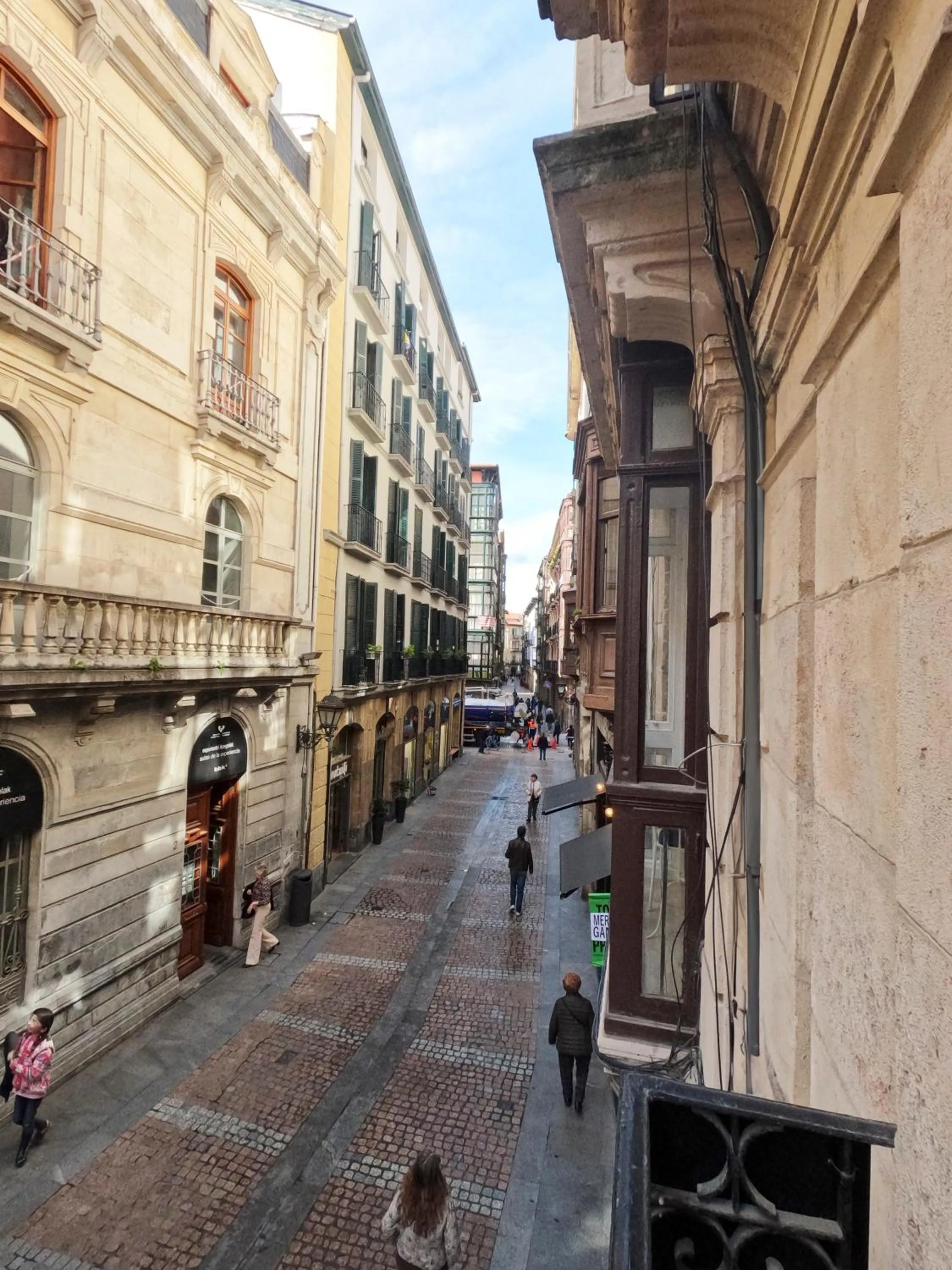 City view in Casual Blue