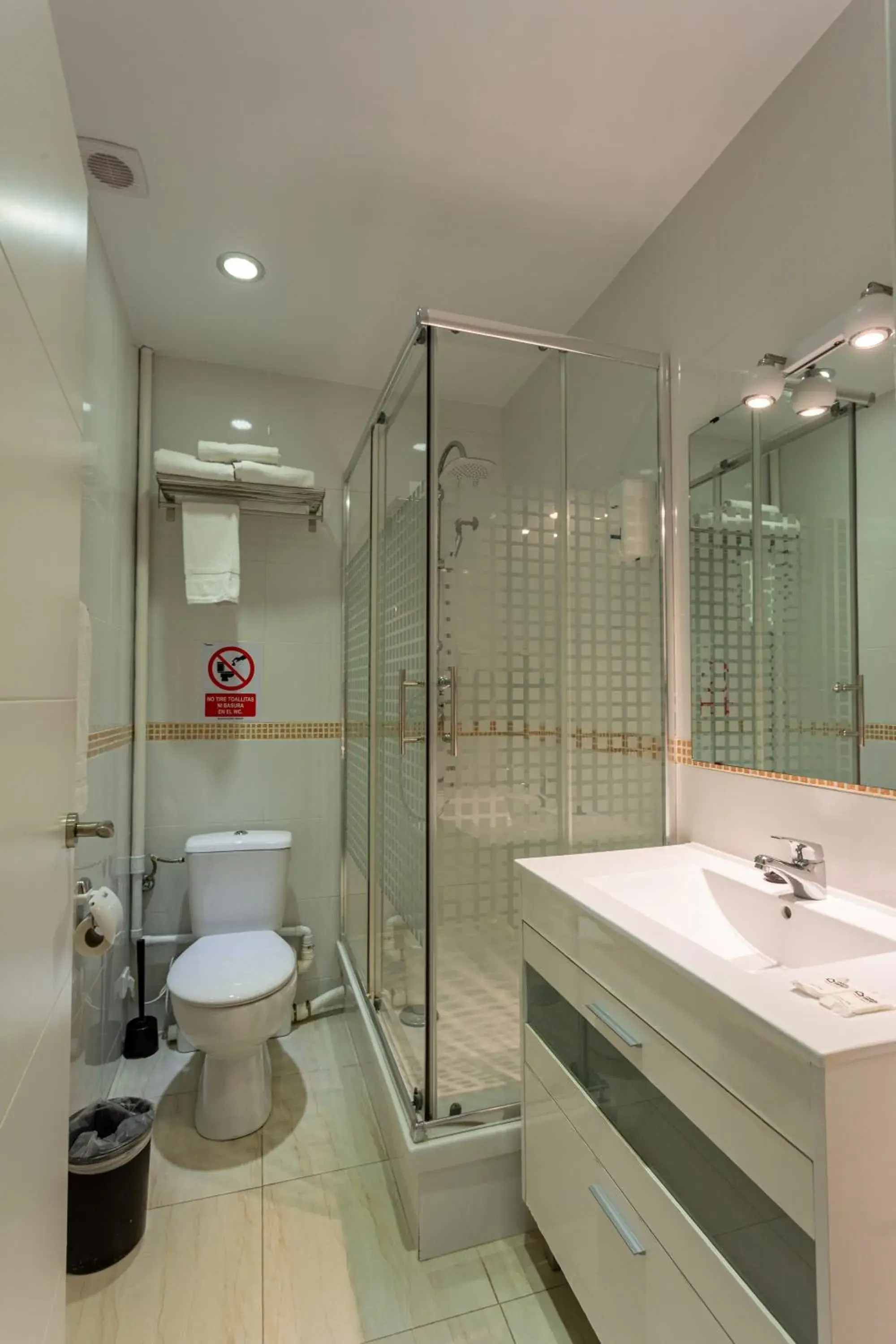 Twin Room in Casual Blue Twin Room in Casual Blue