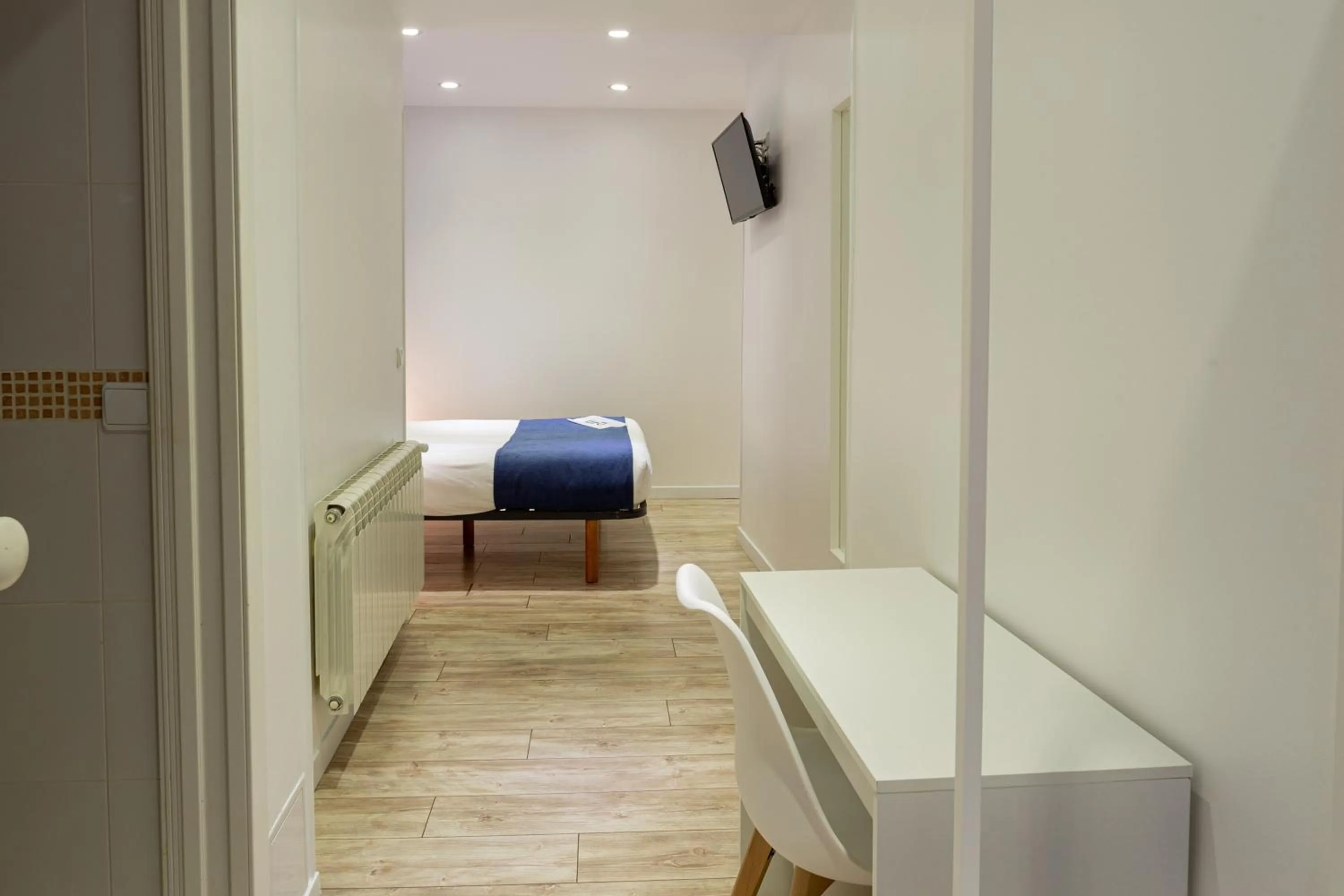 Photo of the whole room, Bed in Casual Blue