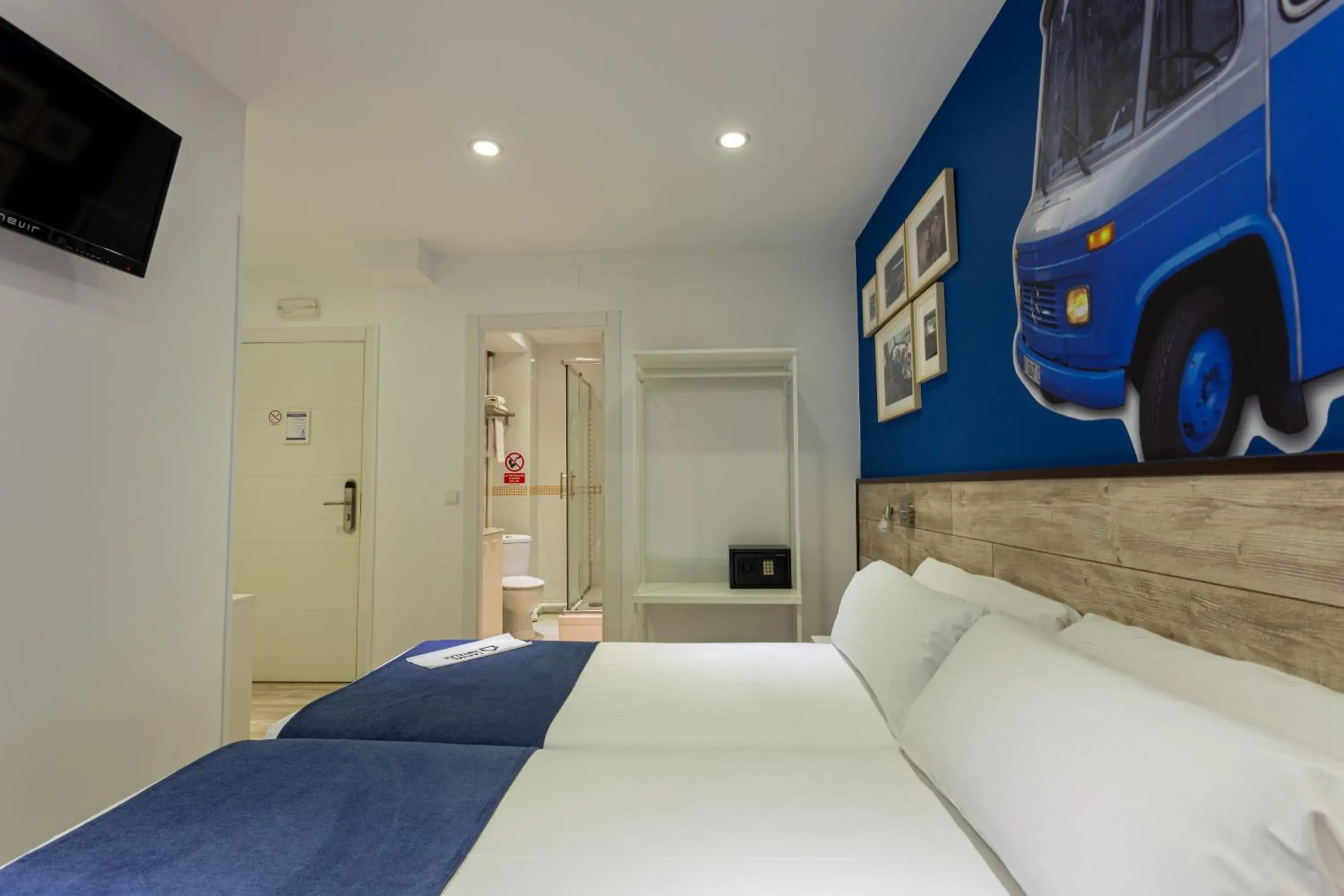 Twin Room in Casual Blue Twin Room in Casual Blue